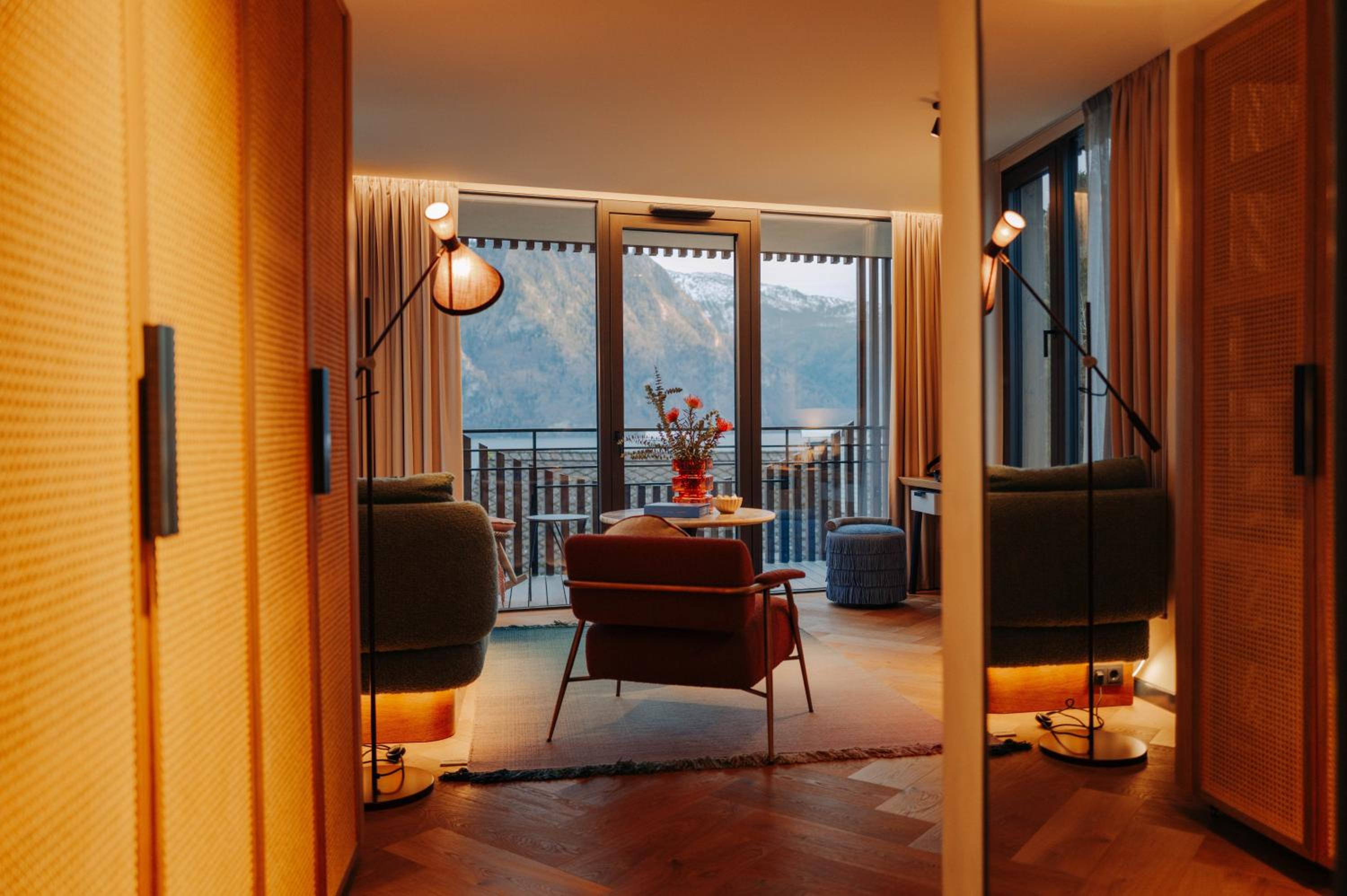 Deluxe King Suite - Photo 2