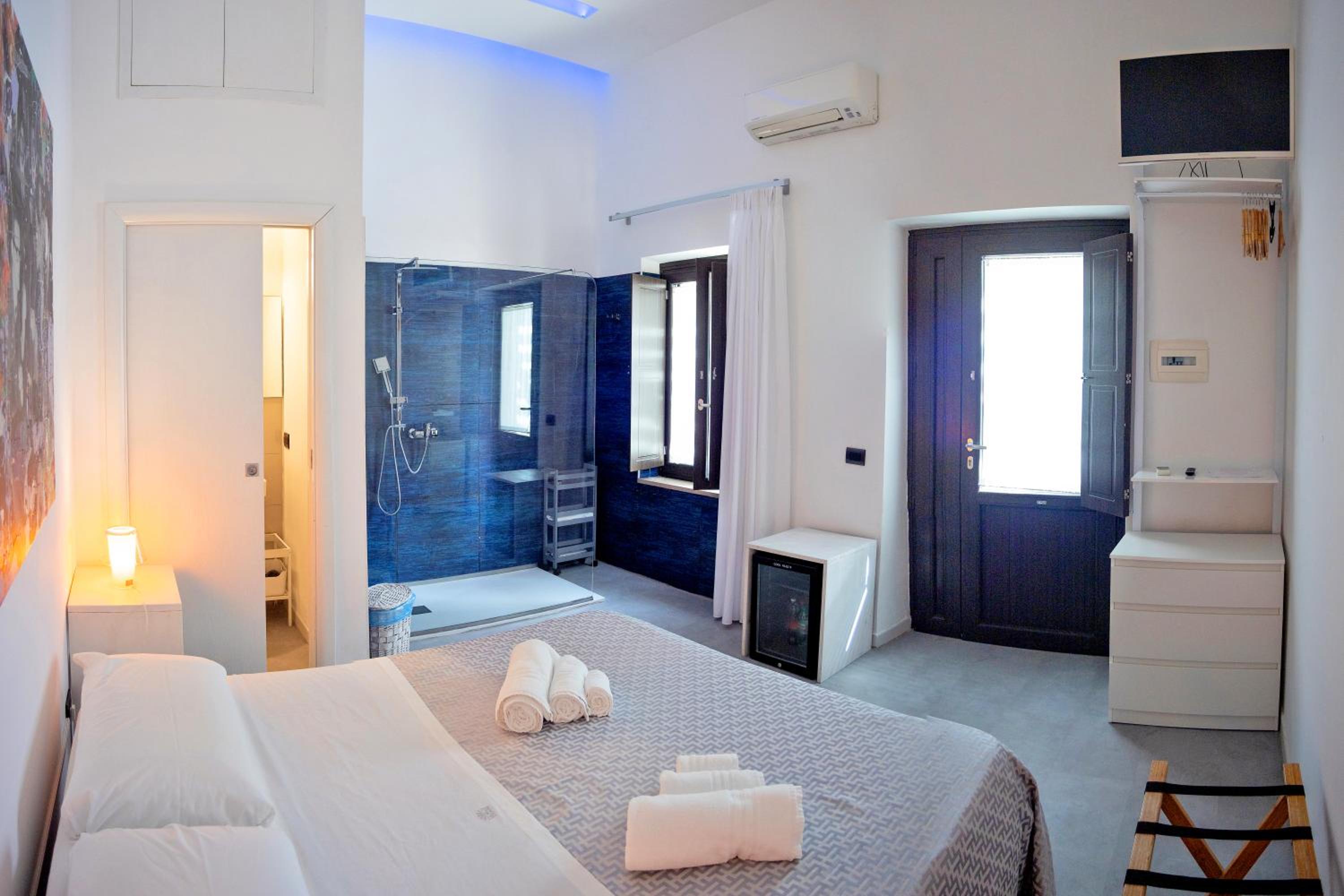 Deluxe Double Room with Shower photo 1