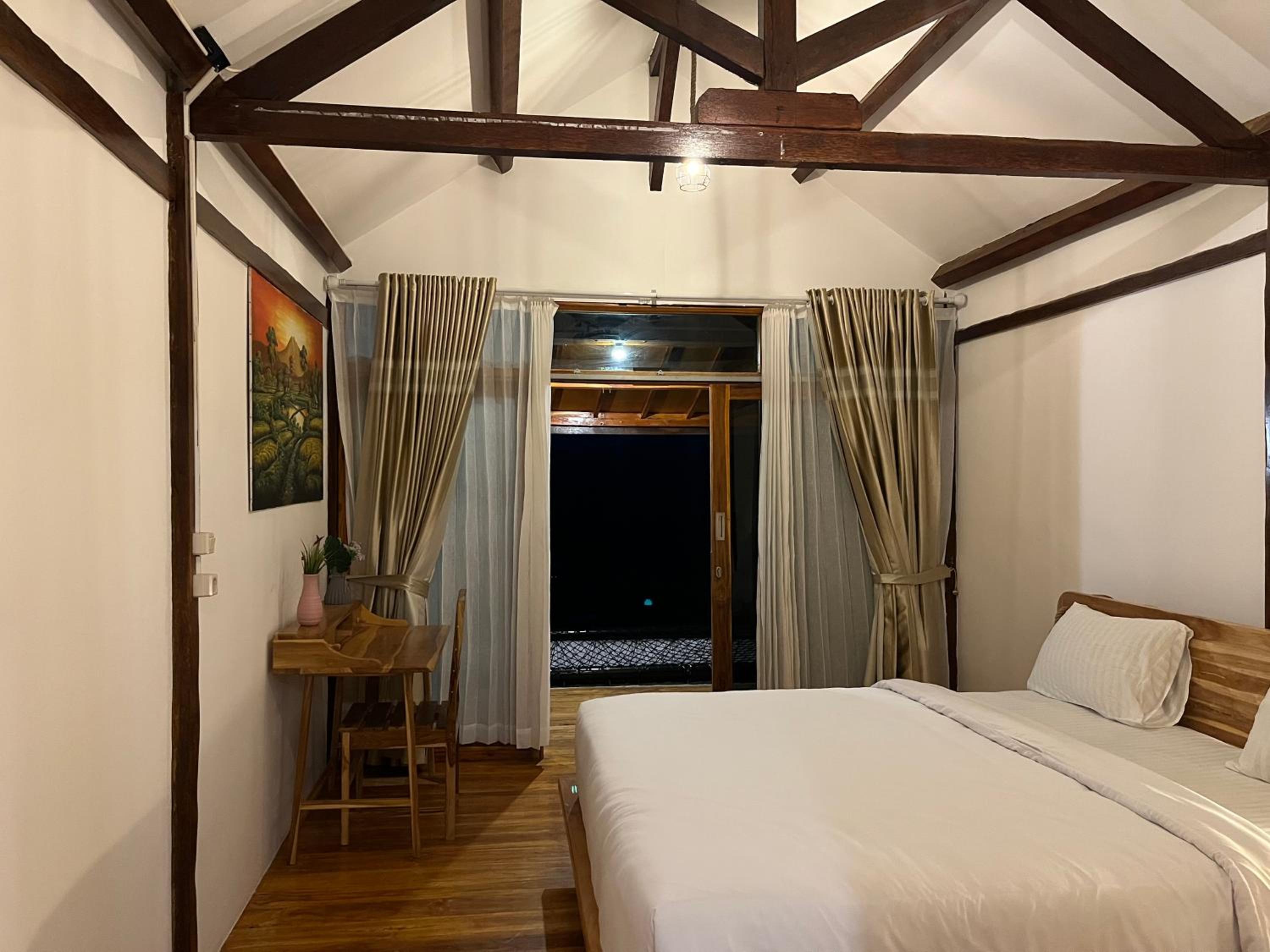 King Room with Mountain View photo 2