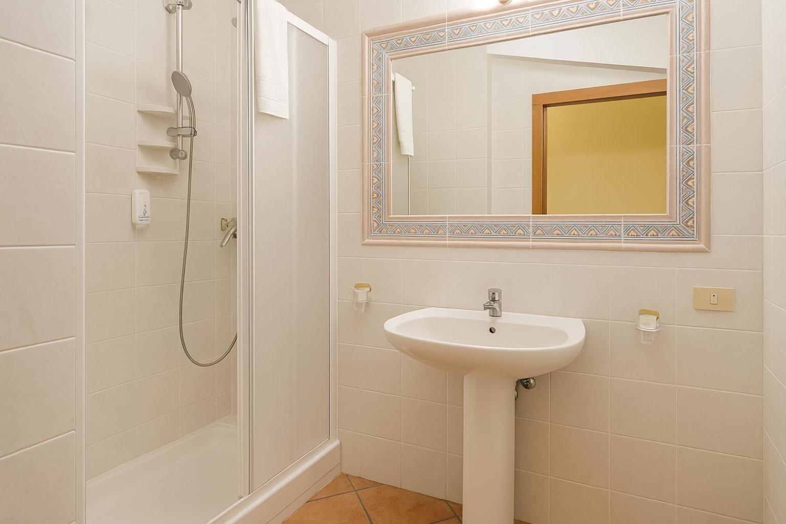 Economy Triple Room photo 1