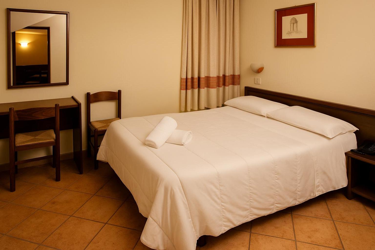 Economy Triple Room photo 3