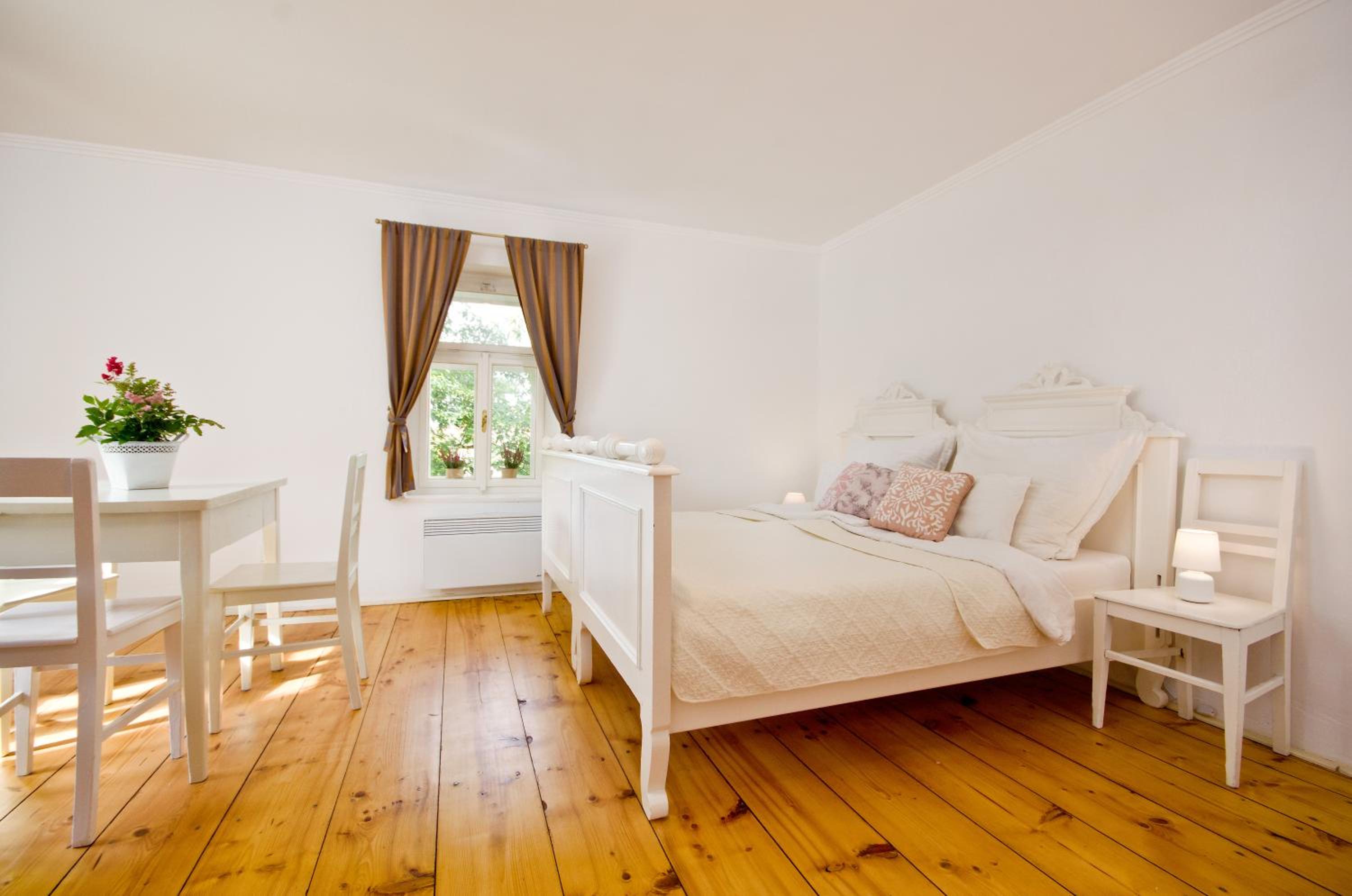 One-Bedroom Apartment with Garden View photo 3