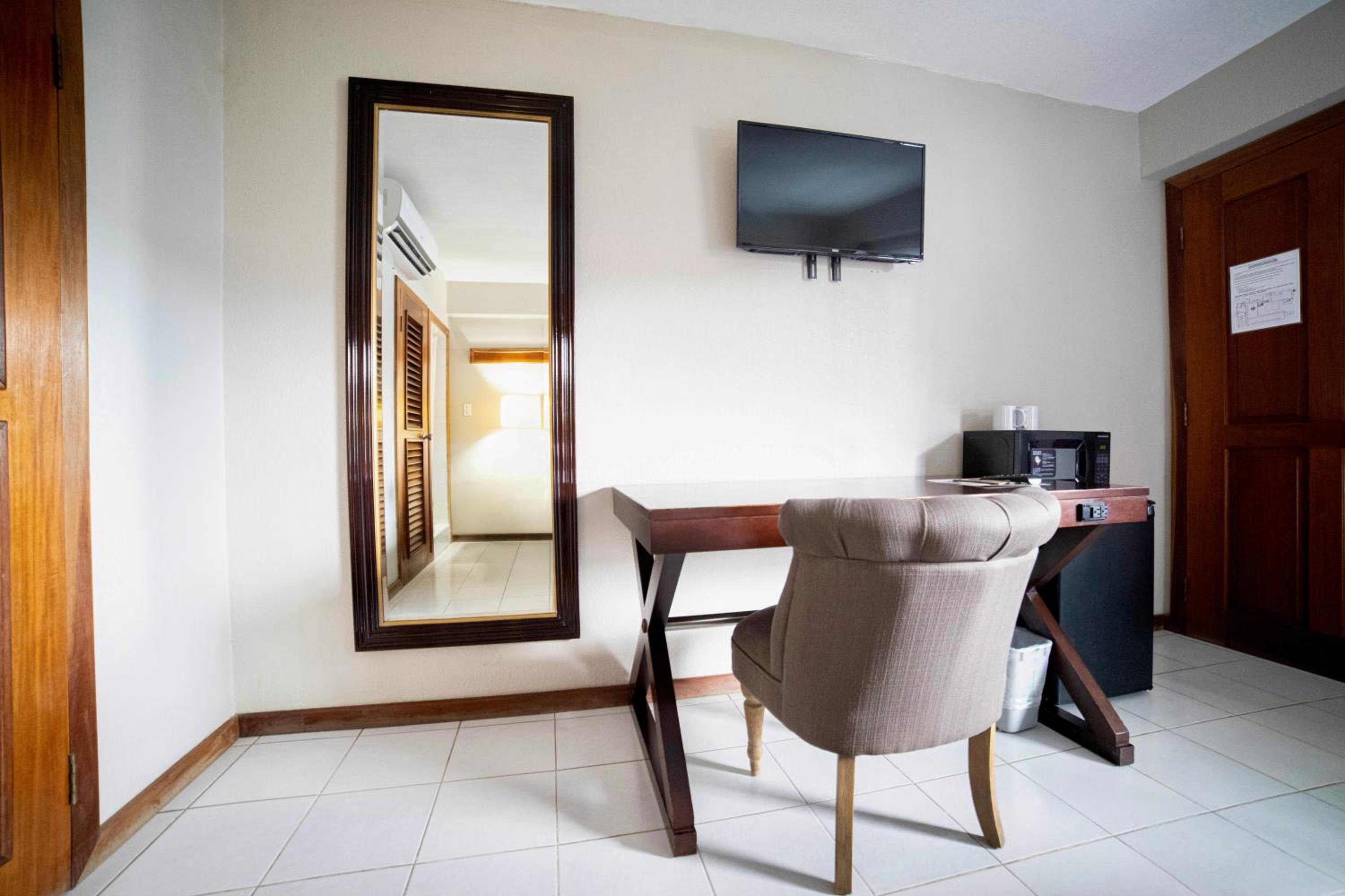 King Room with Pool View photo 3