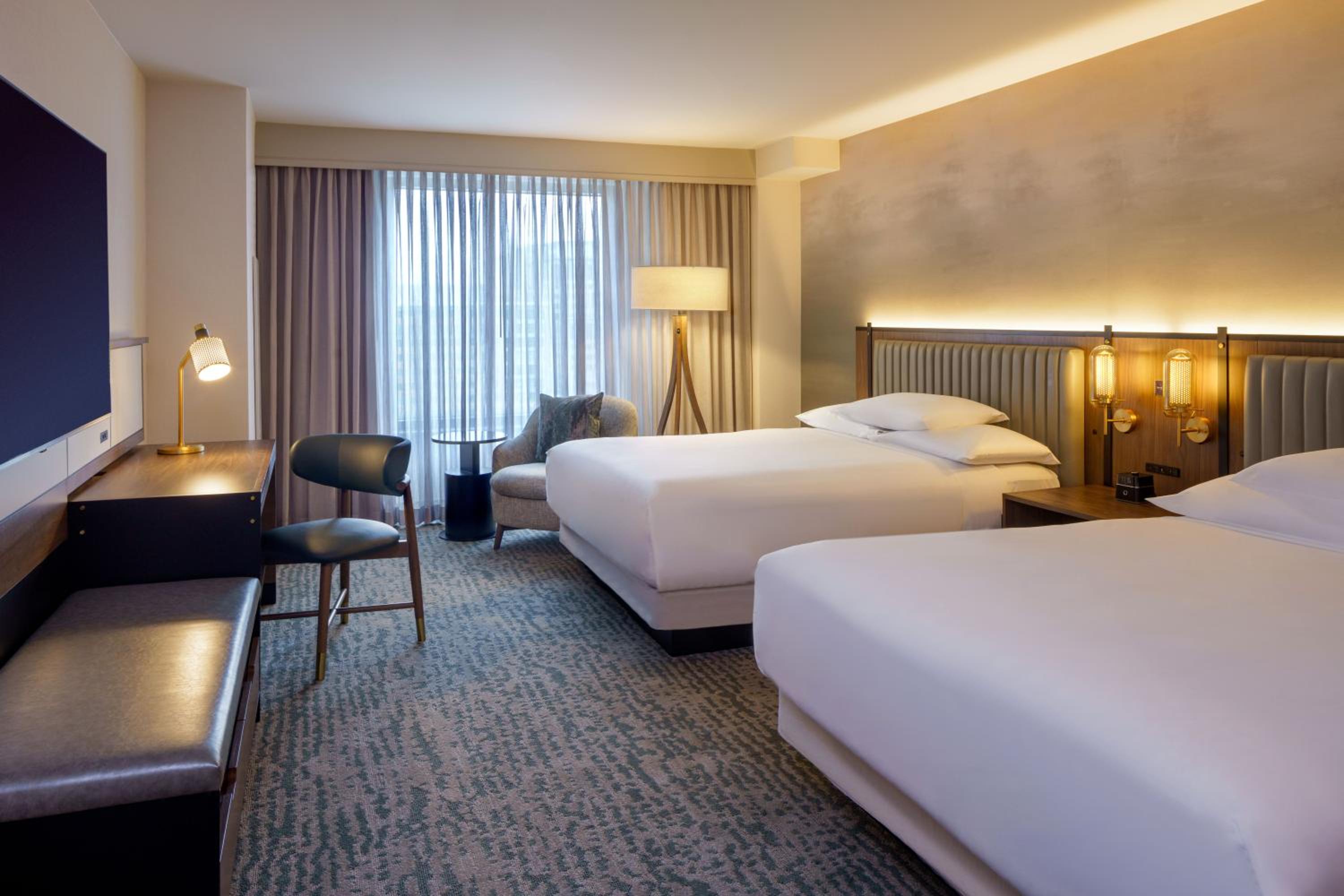 Queen Room with Two Queen Beds - Photo 2