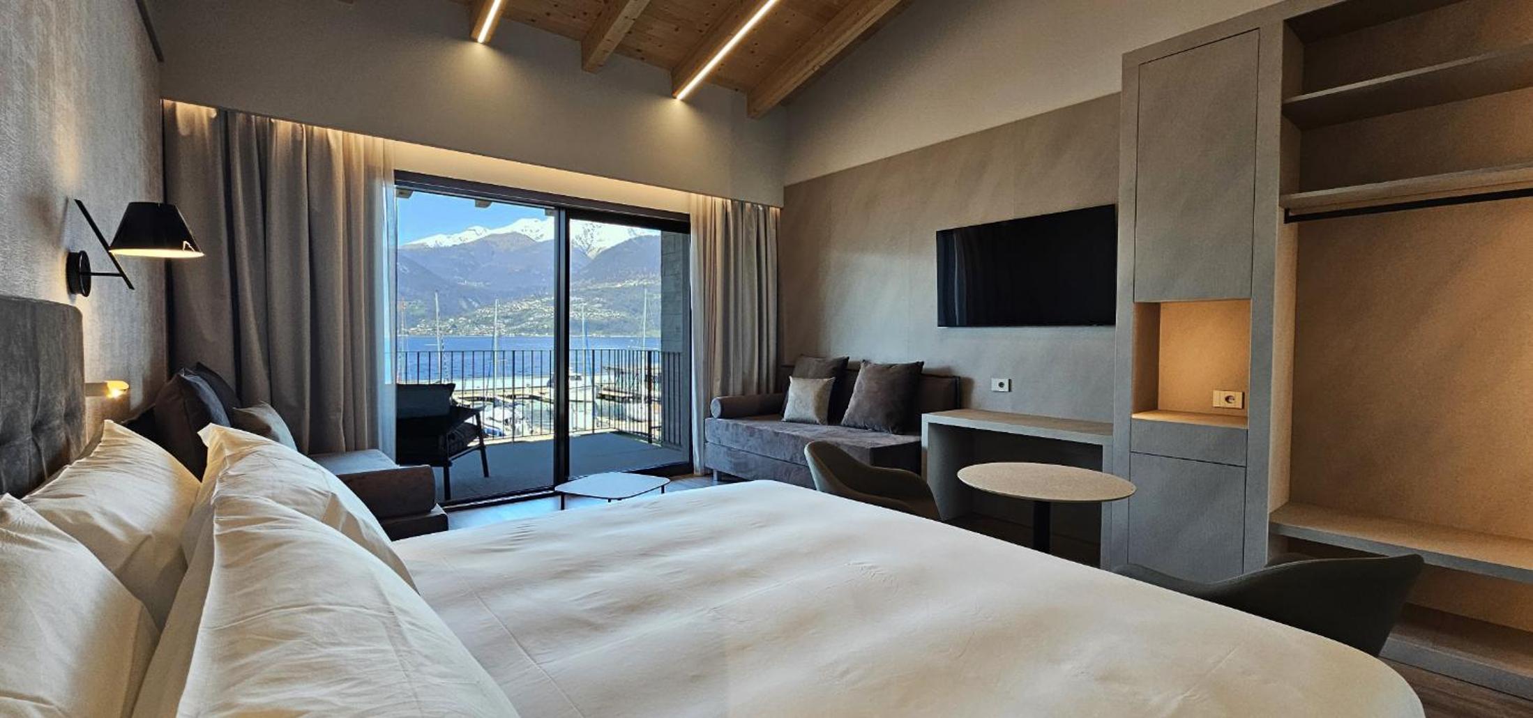 Junior Suite with Lake View