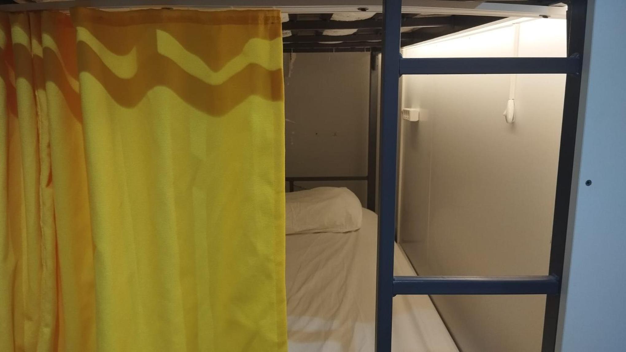 6-Bed Mixed Dormitory Room photo 3