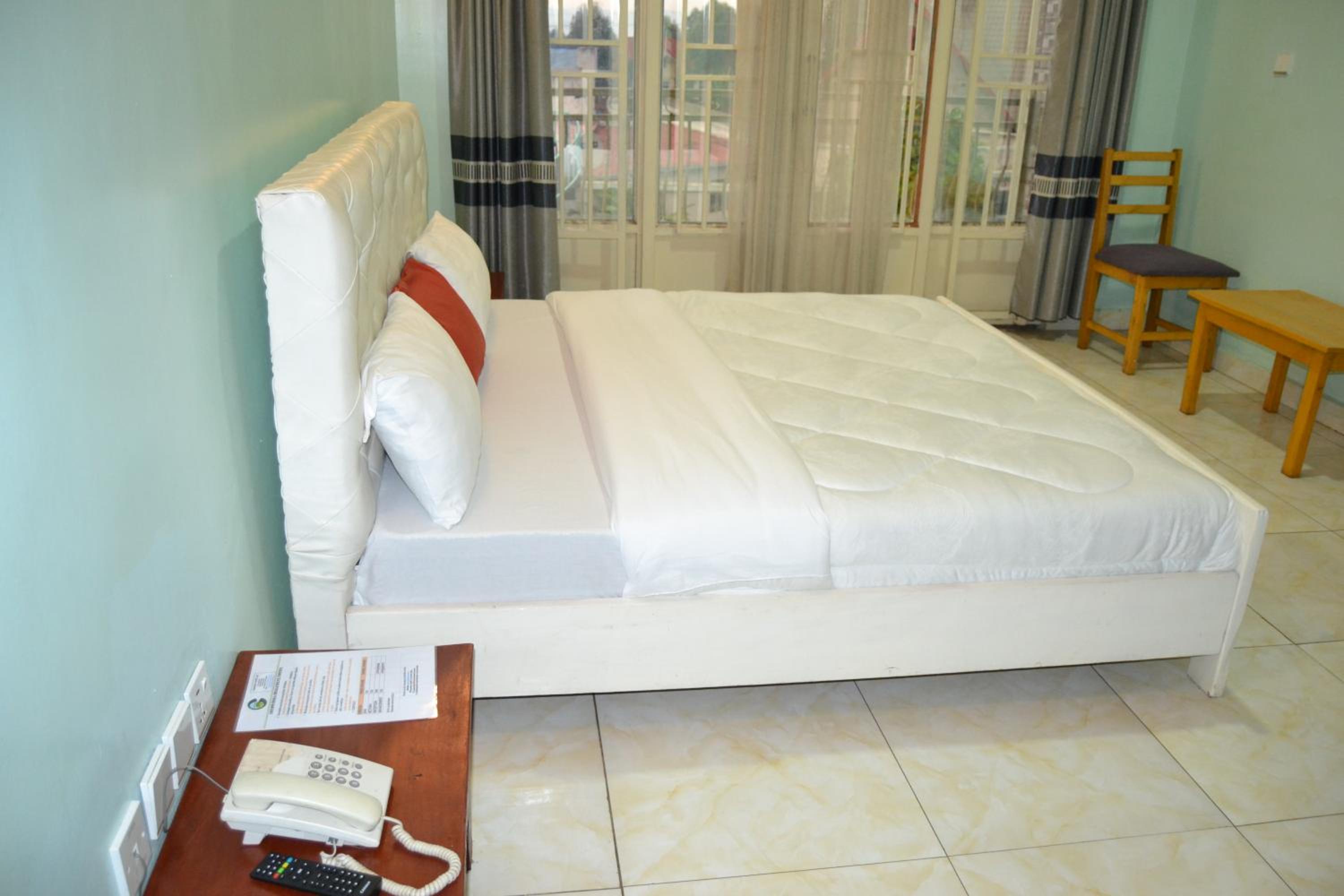 Deluxe Double Room (2 Adults + 1 Child)