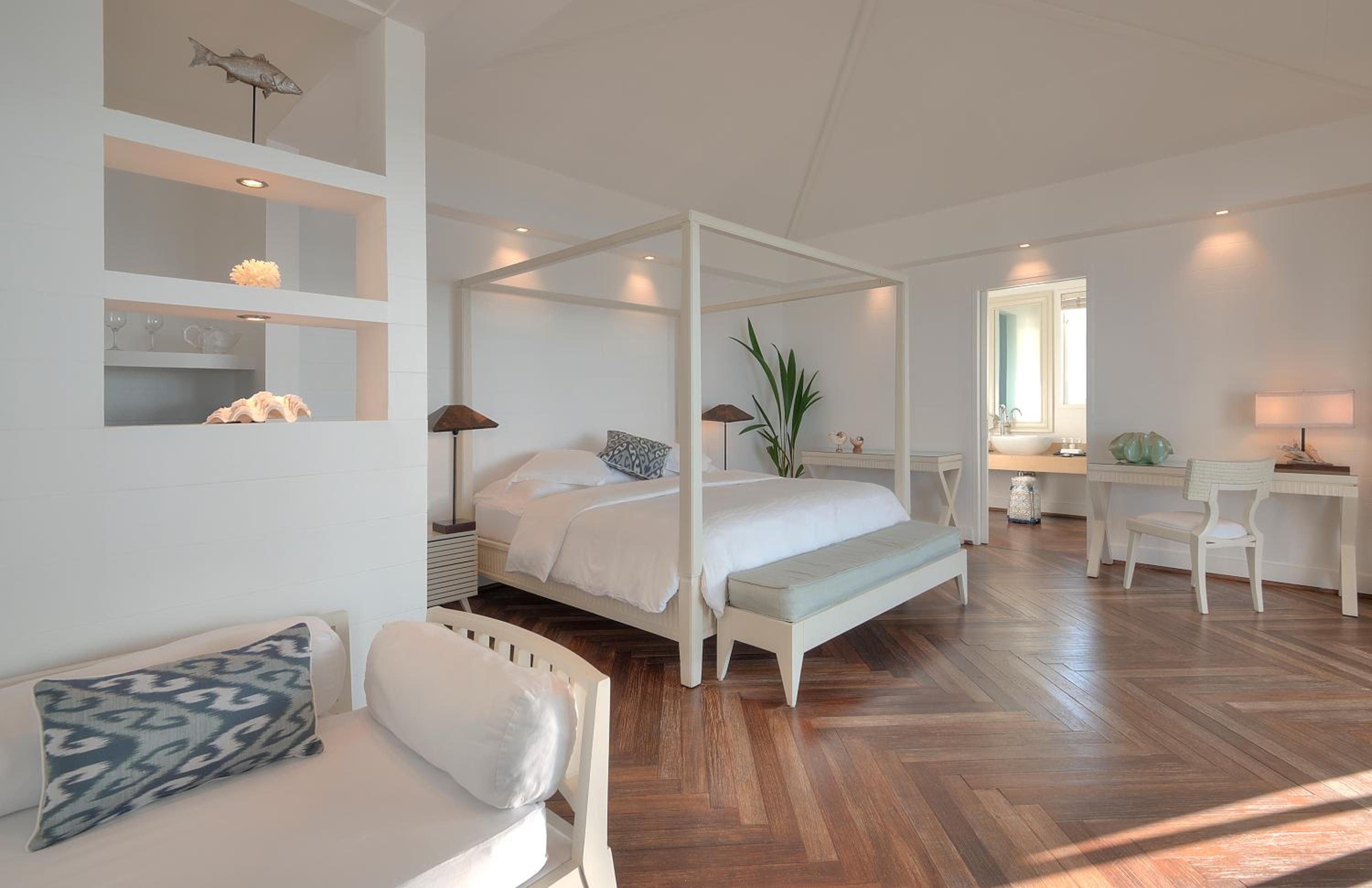One-Bedroom Over Water Villa Included Seaplane photo 2