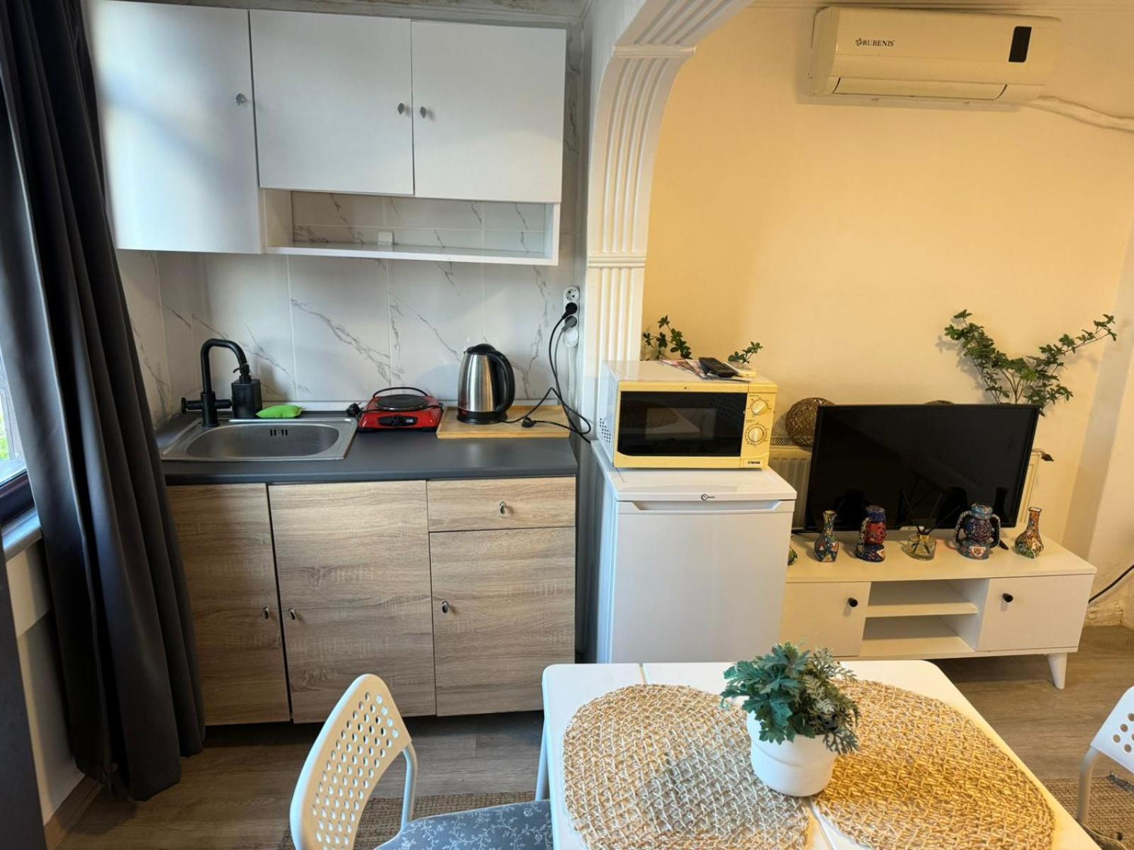Studio Apartment photo 2