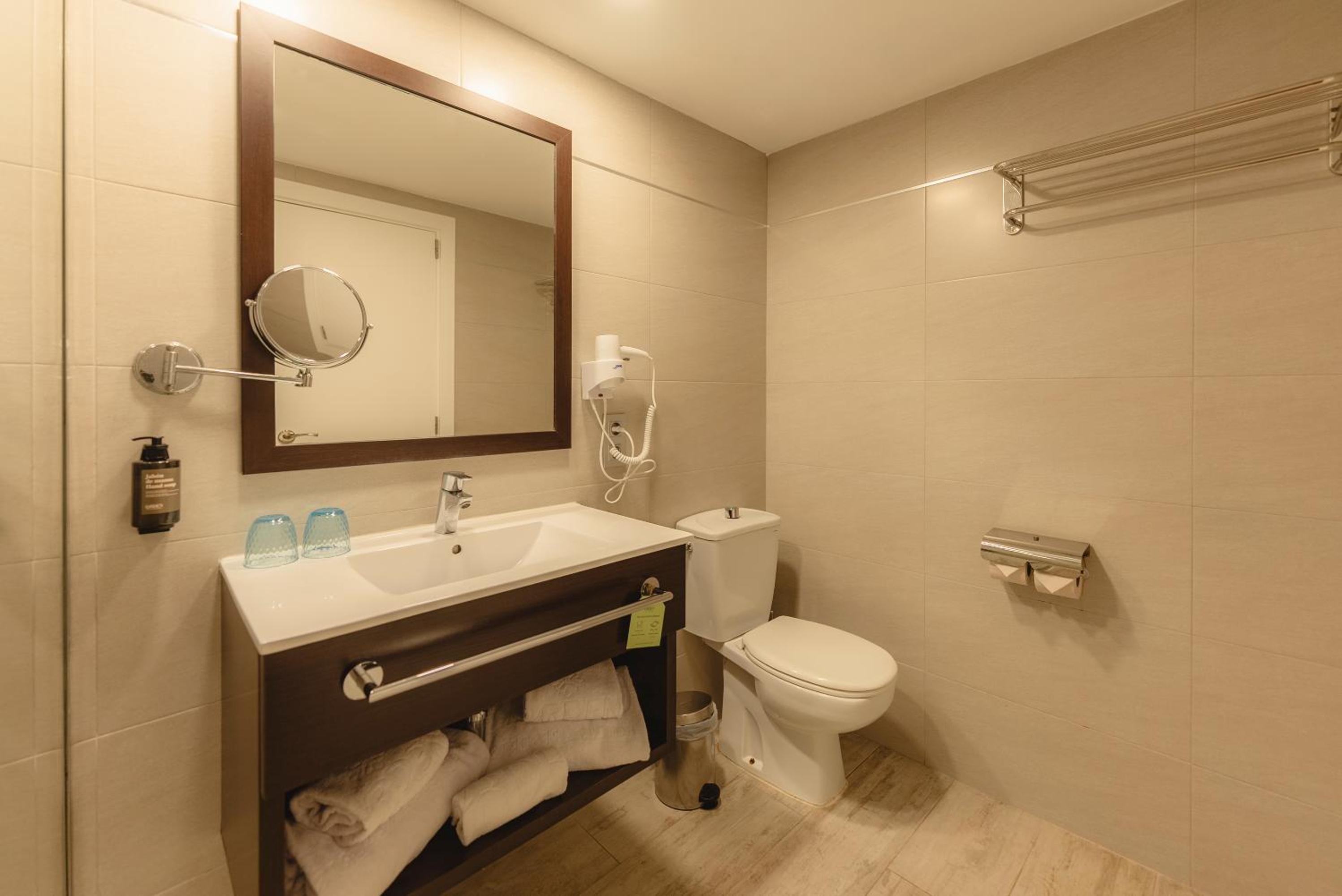 Economy Double Room - Photo 8