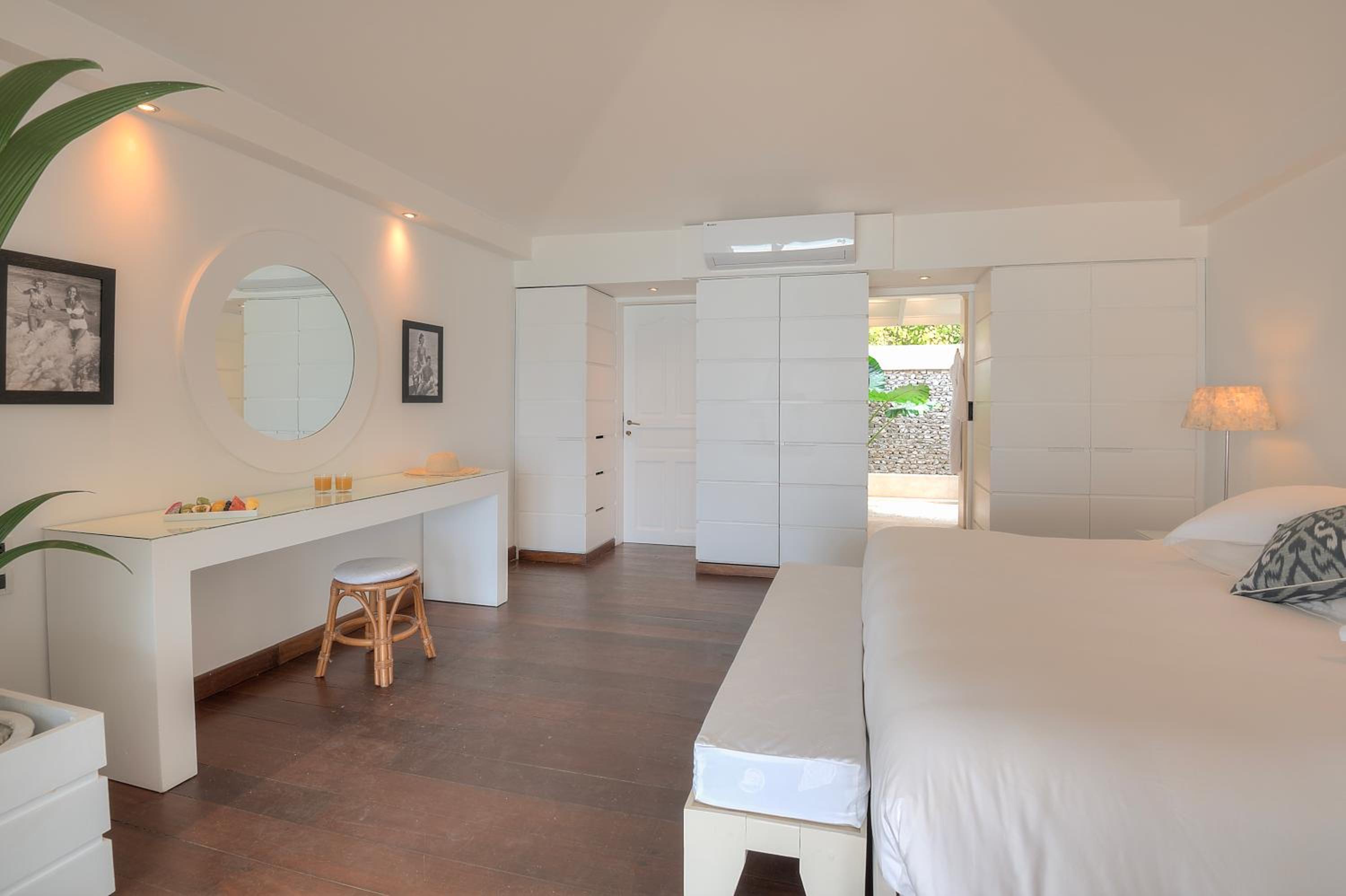Beach Front Villa Included Seaplane photo 3