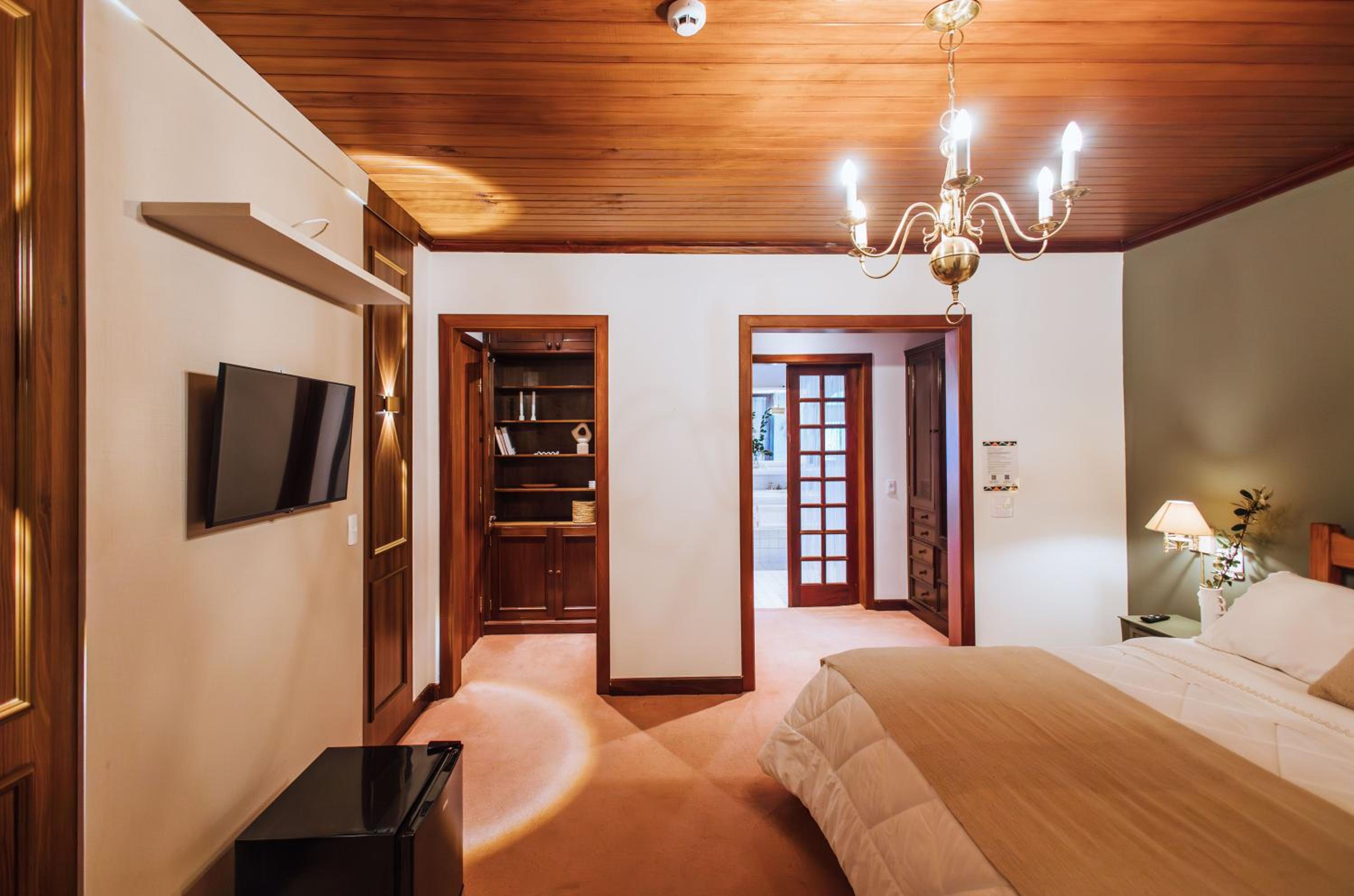 Suite with Mountain View photo 2