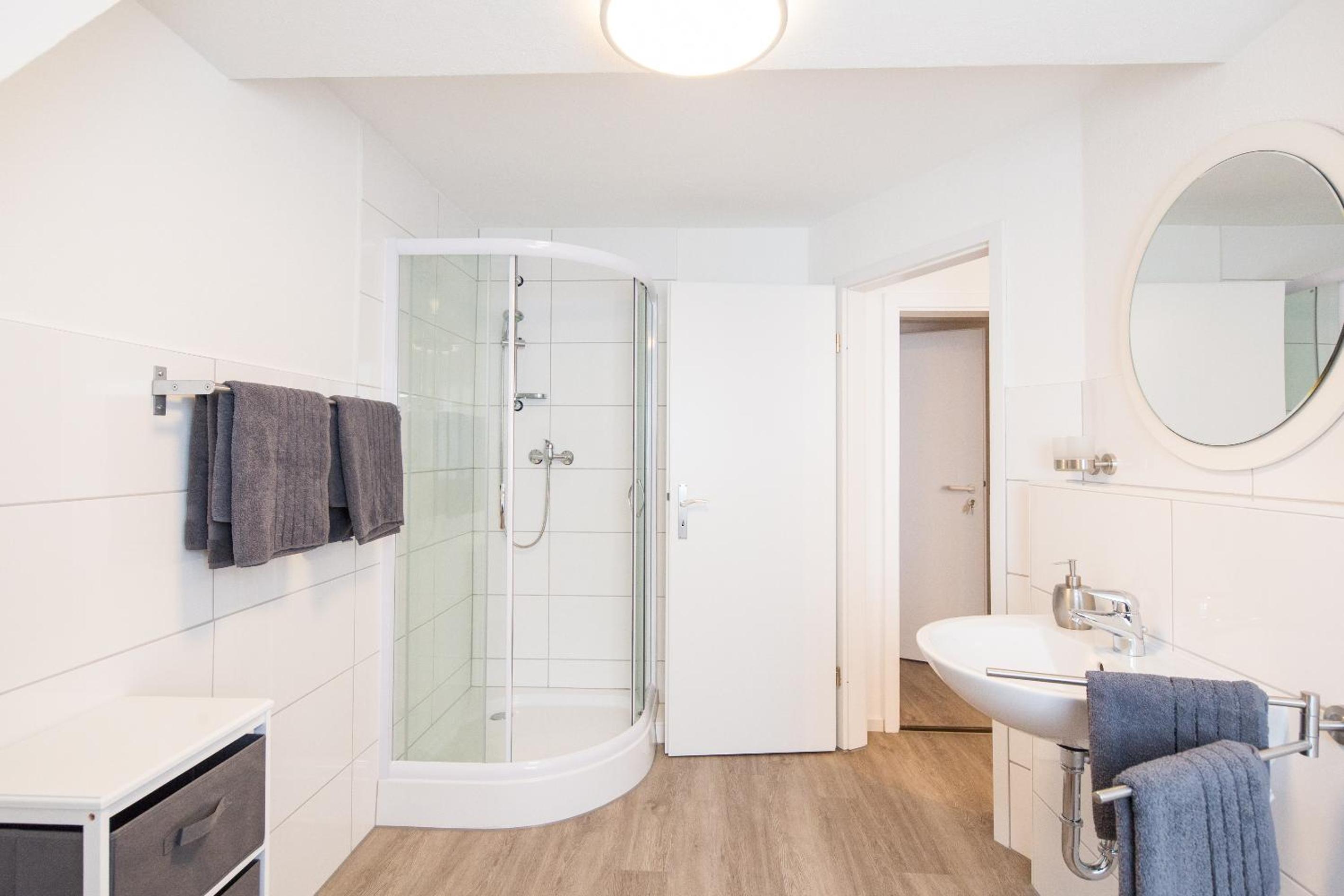 Apartment with Shower photo 2