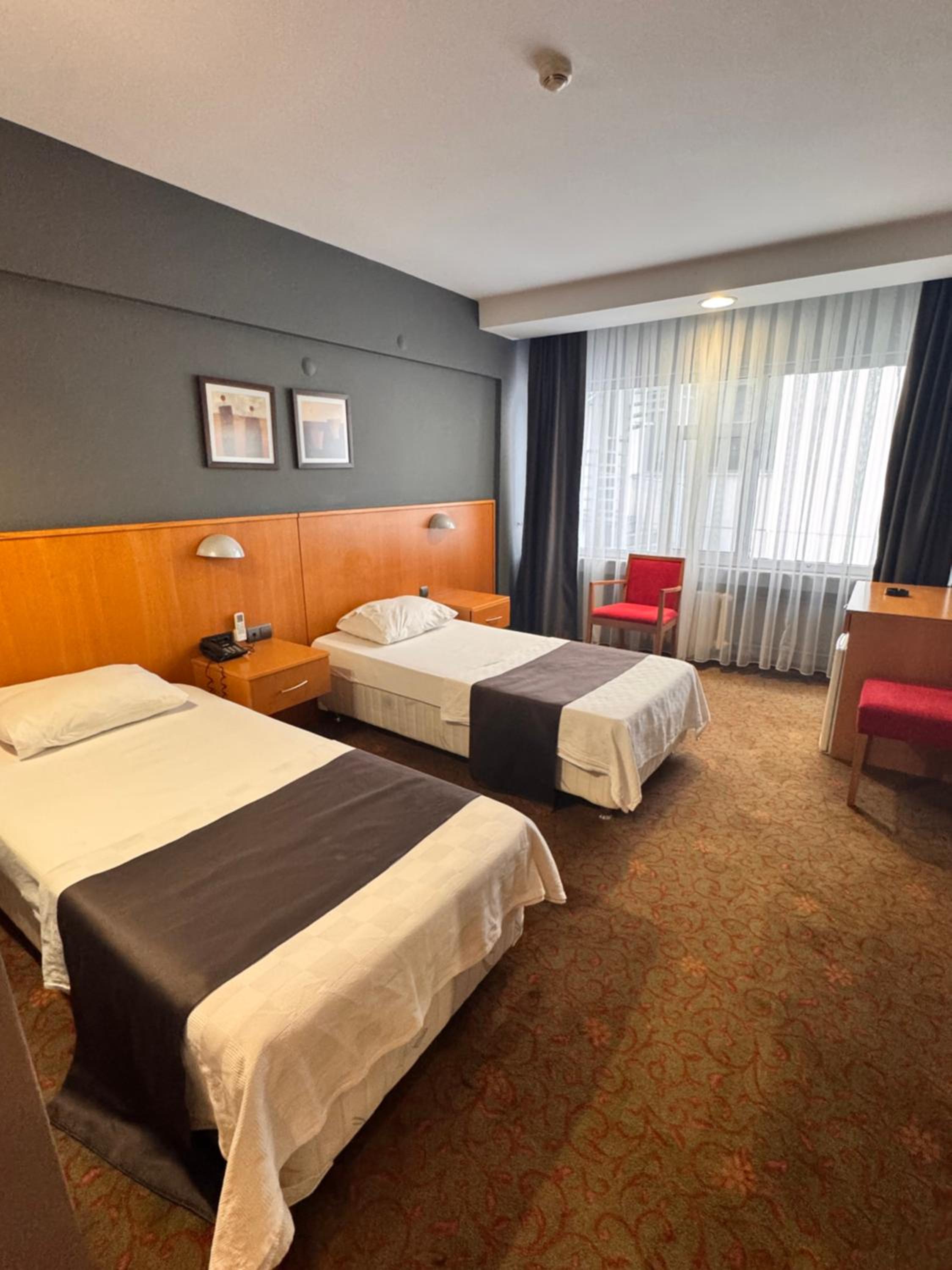 Standard Twin Room - Photo 4