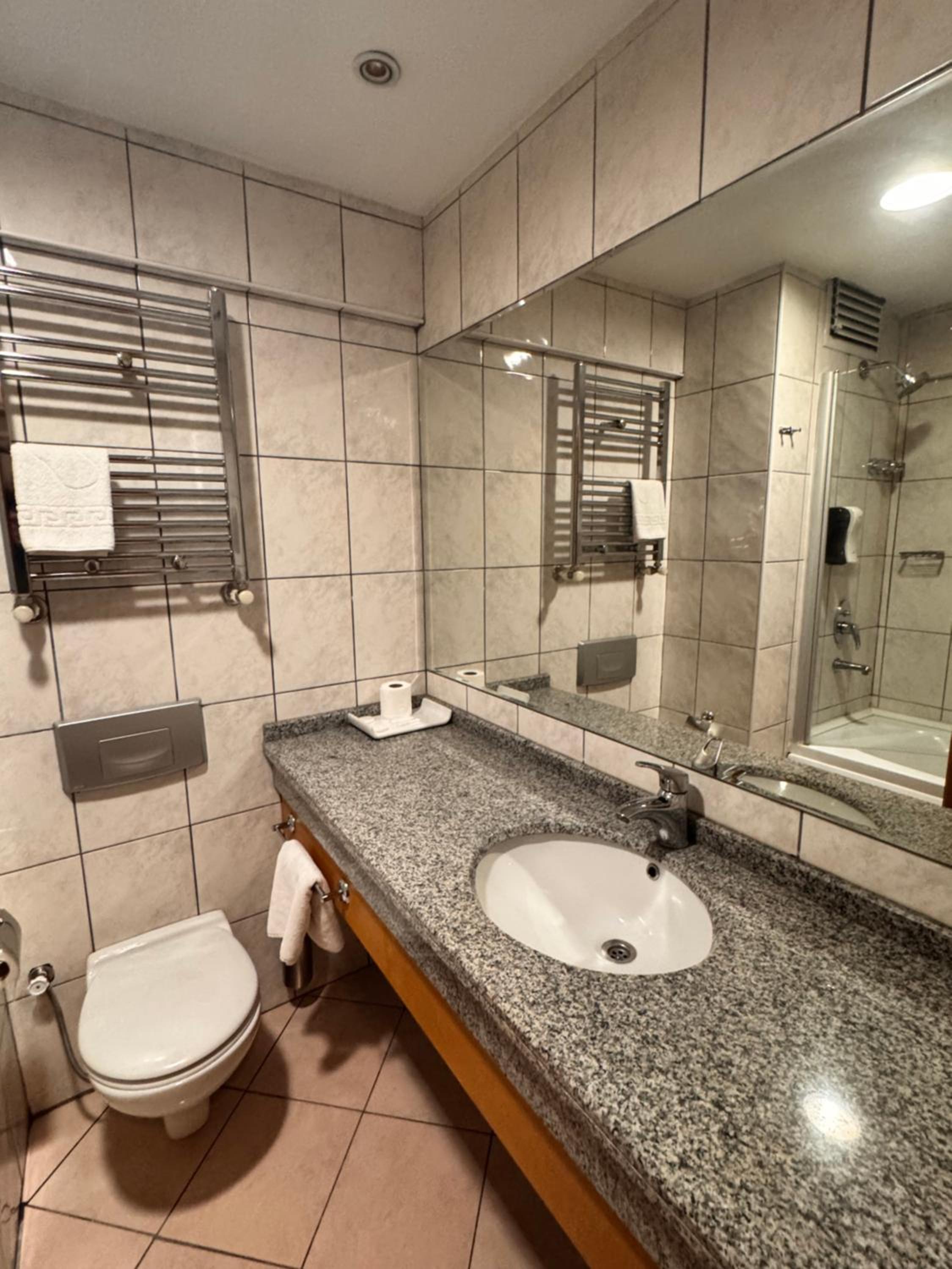 Standard Twin Room - Photo 5