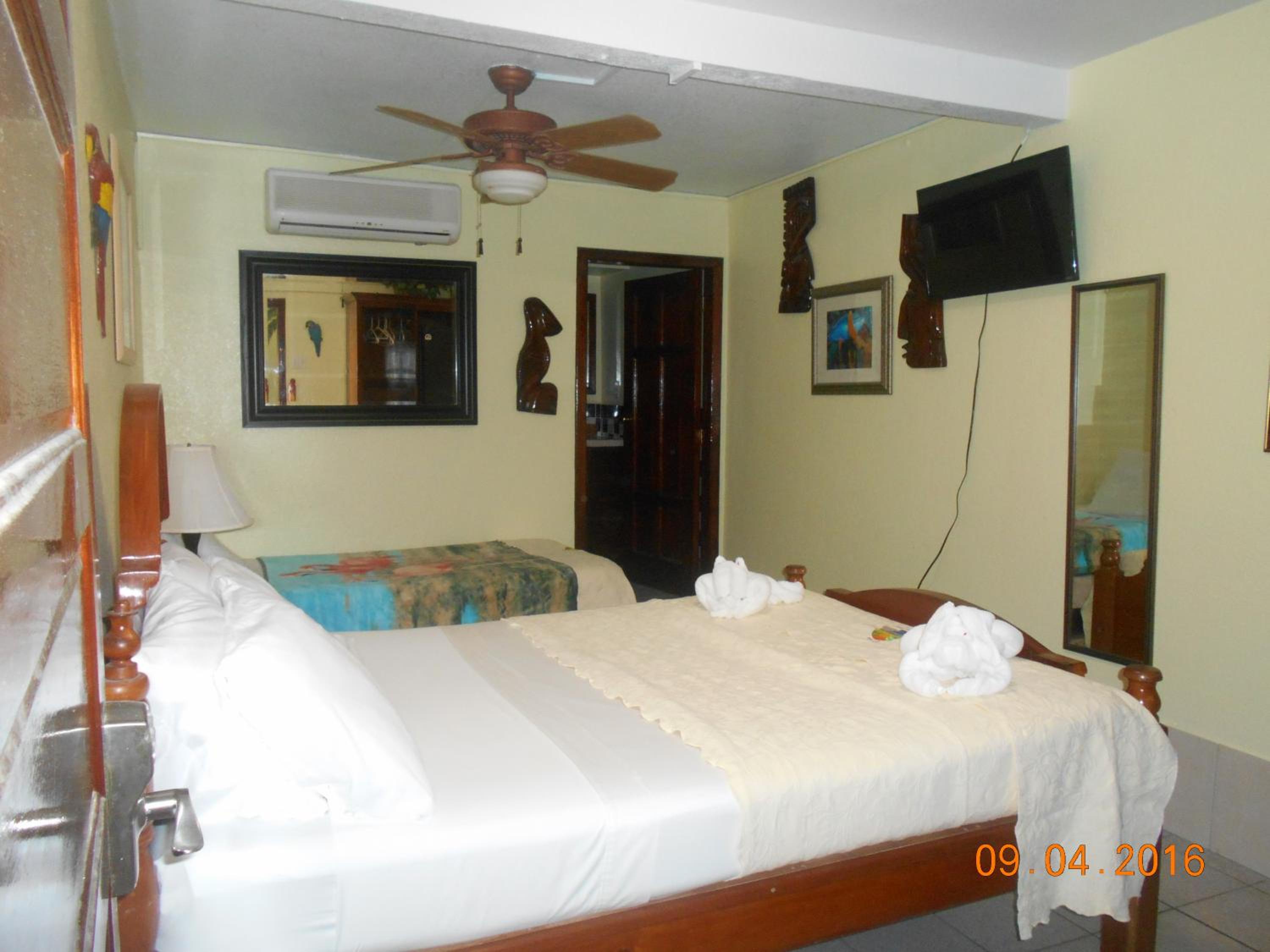Basic Triple Room photo 2