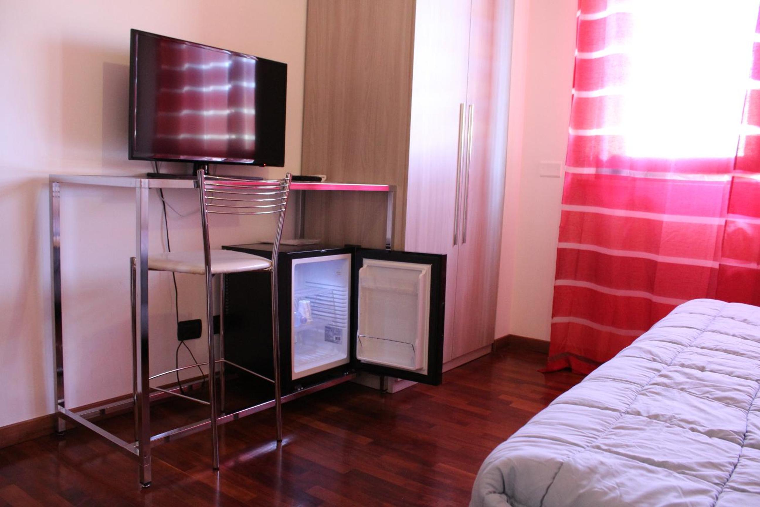 Double Room with Private Bathroom - Photo 3