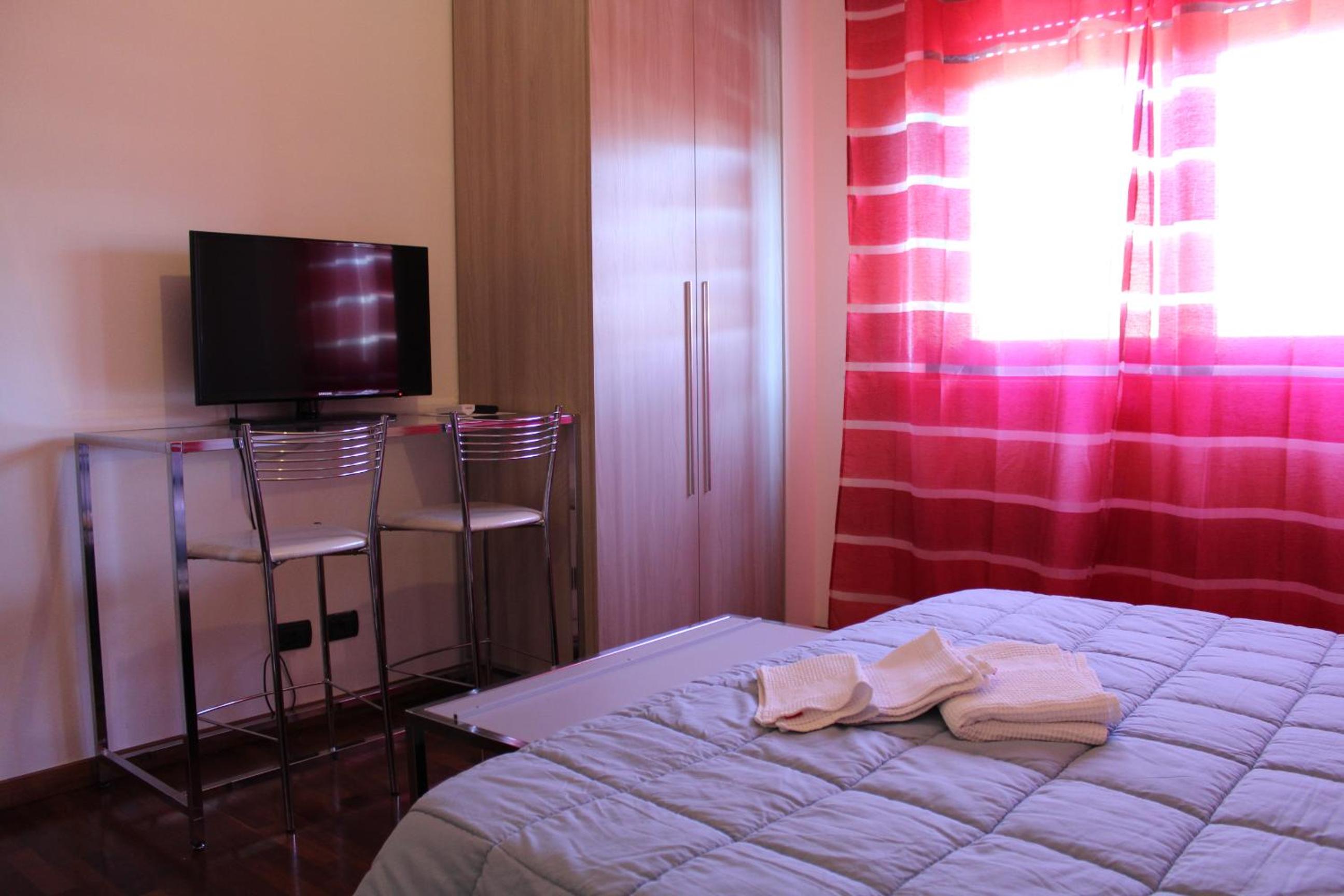 Double Room with Private Bathroom - Photo 6