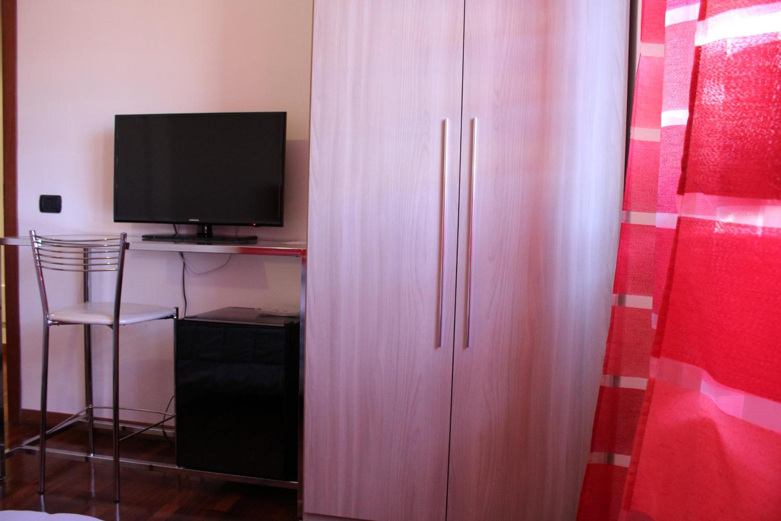 Double Room with Private Bathroom - Photo 8