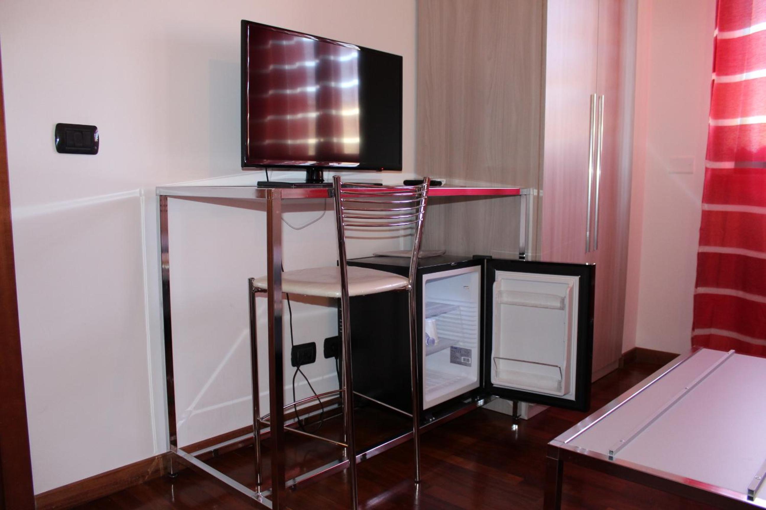 Double Room with Private Bathroom - Photo 11