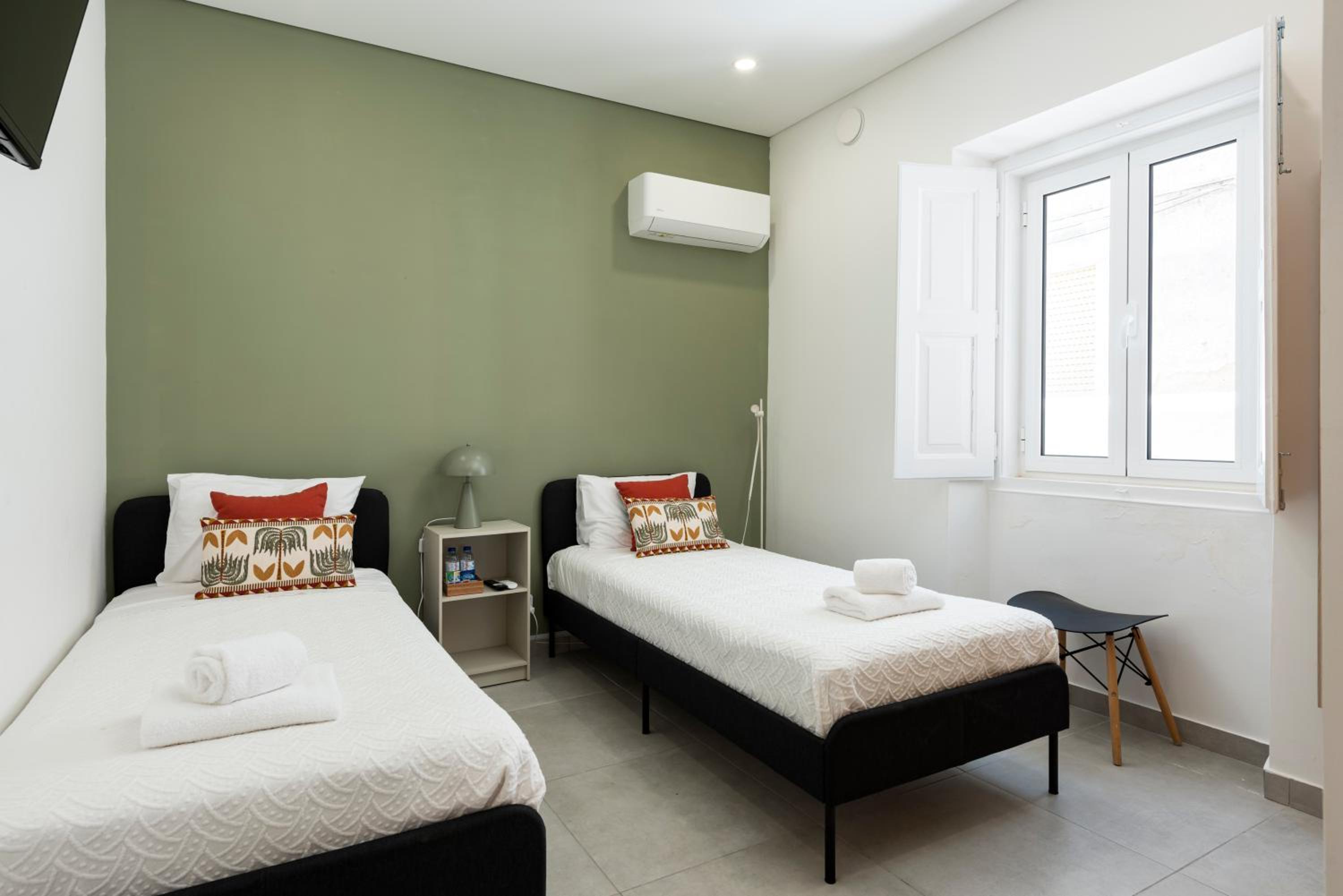 Standard Twin Room with Shared Bathroom photo 3
