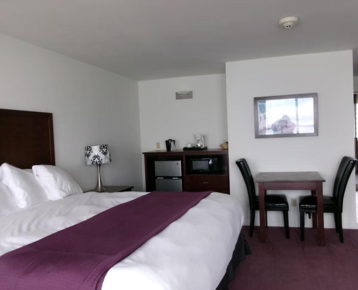 King Studio Oceanfront with Balcony photo 2