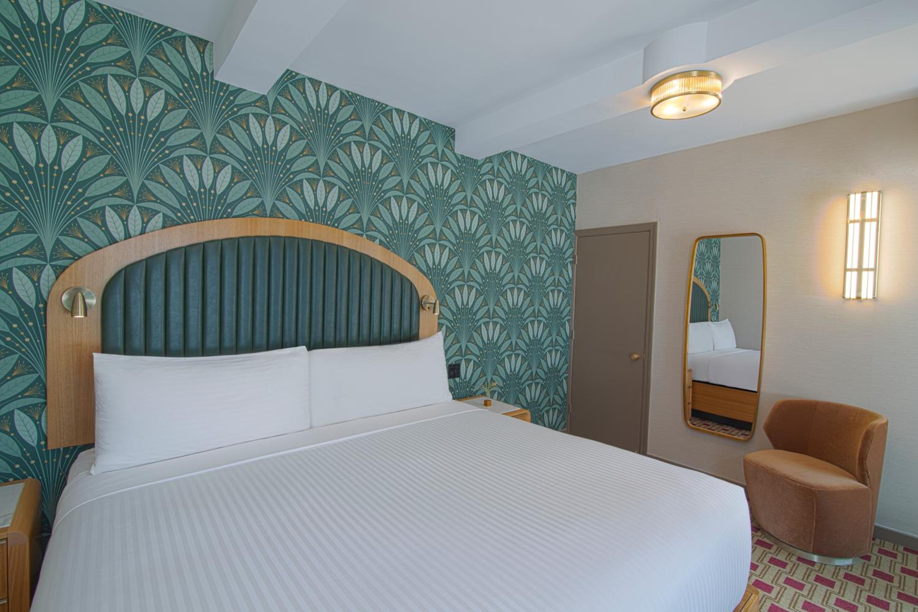 Thomas Edison 2 Queens Two-bedroom Suite with Terrace