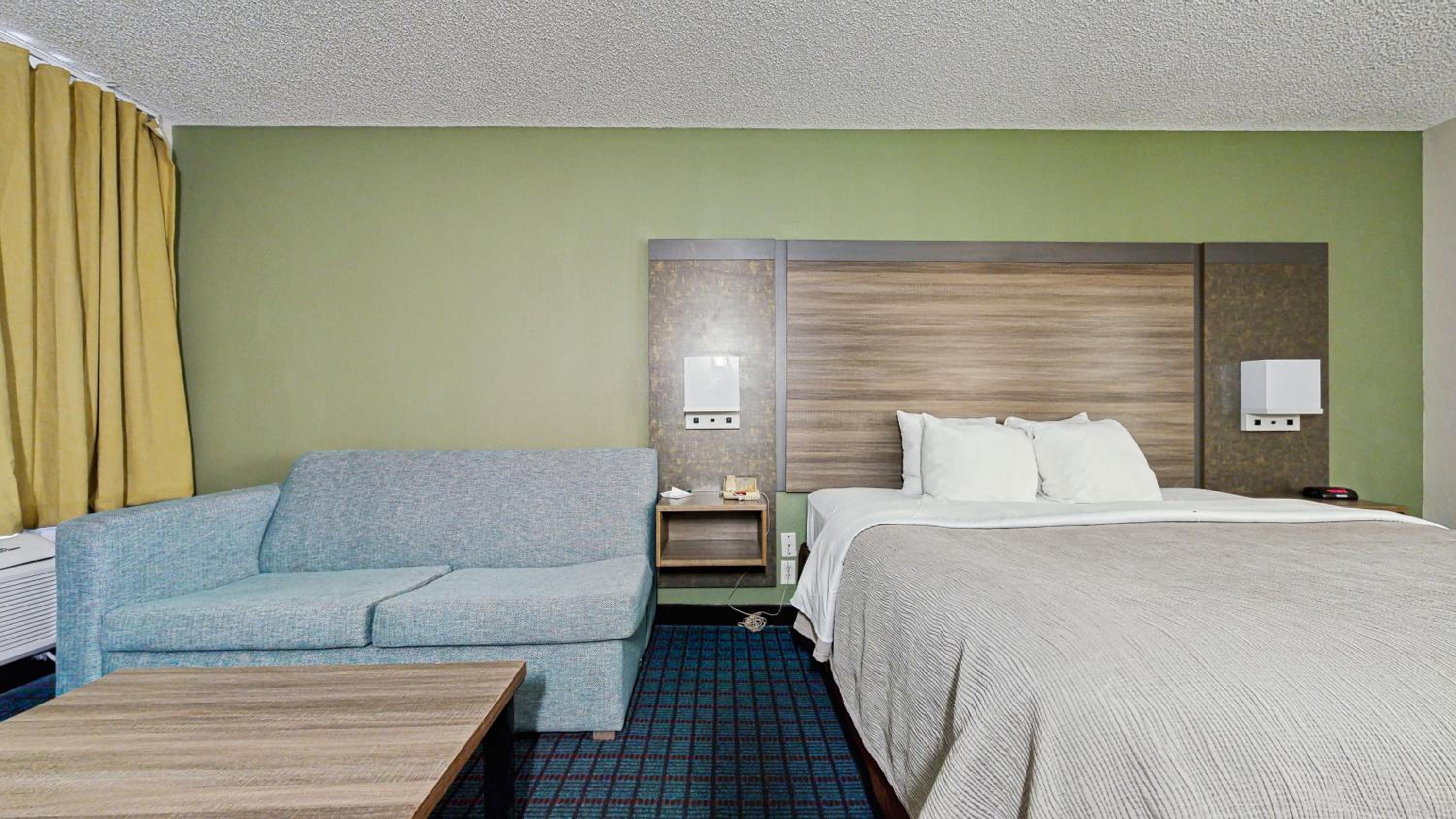King Room - Non-Smoking - Photo 3