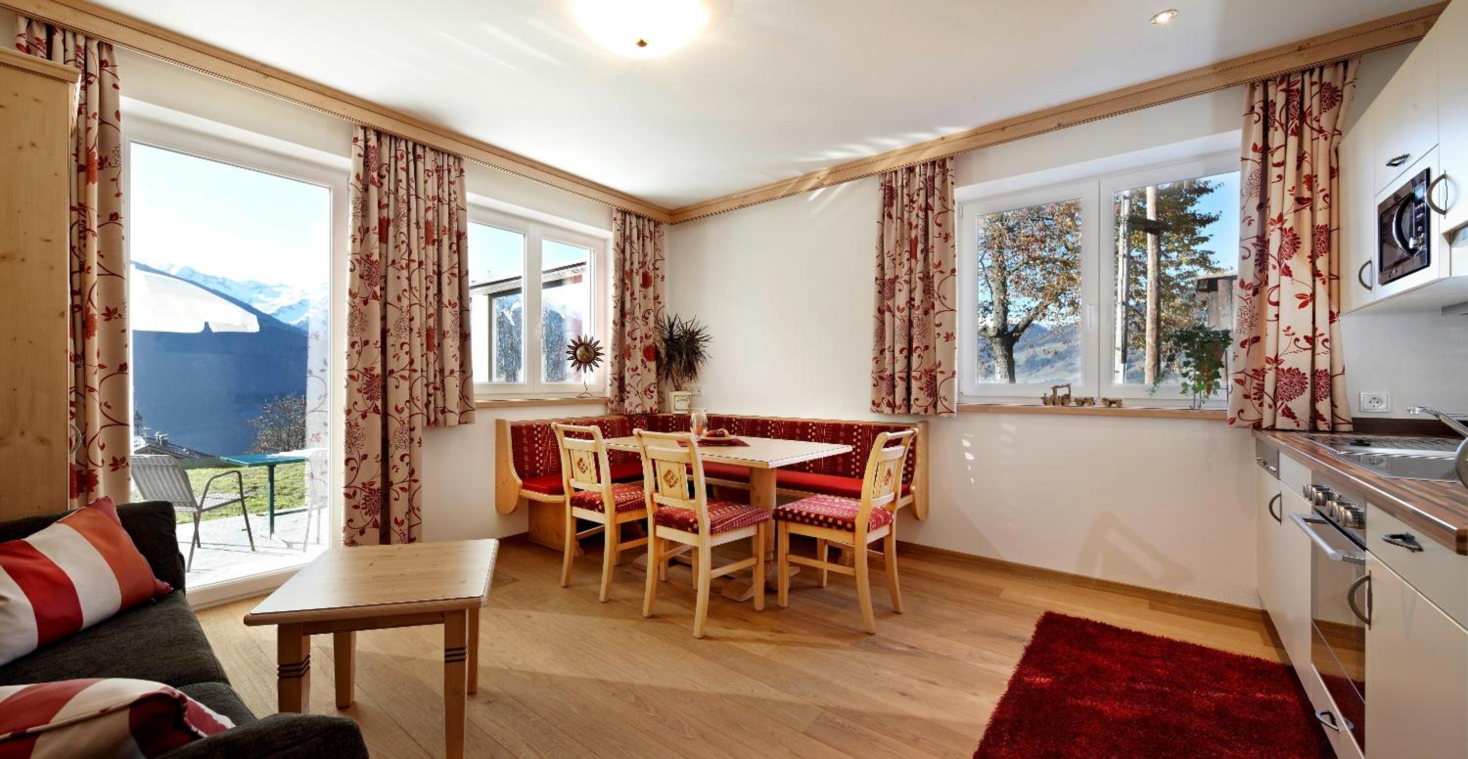 Comfort Two-Bedroom Apartment with Mountain View - Photo 2