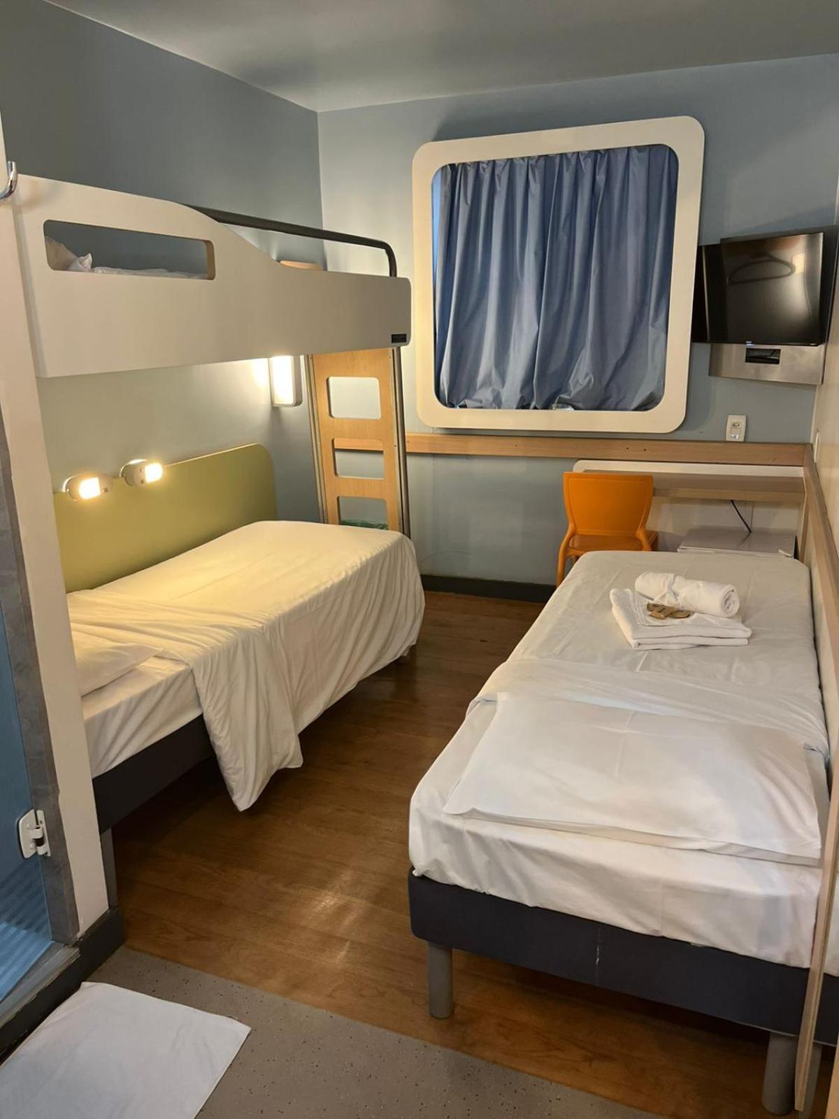 Room with 3 Single Beds photo 1