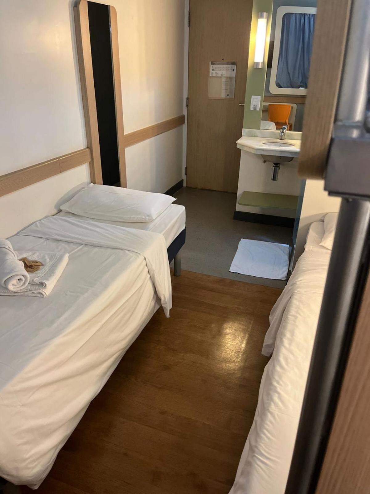 Room with 3 Single Beds photo 2