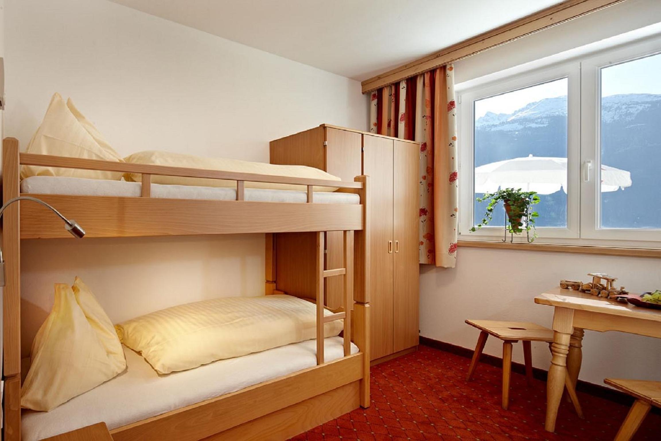 Standard Two-Bedroom Apartment with Mountain View - Photo 3