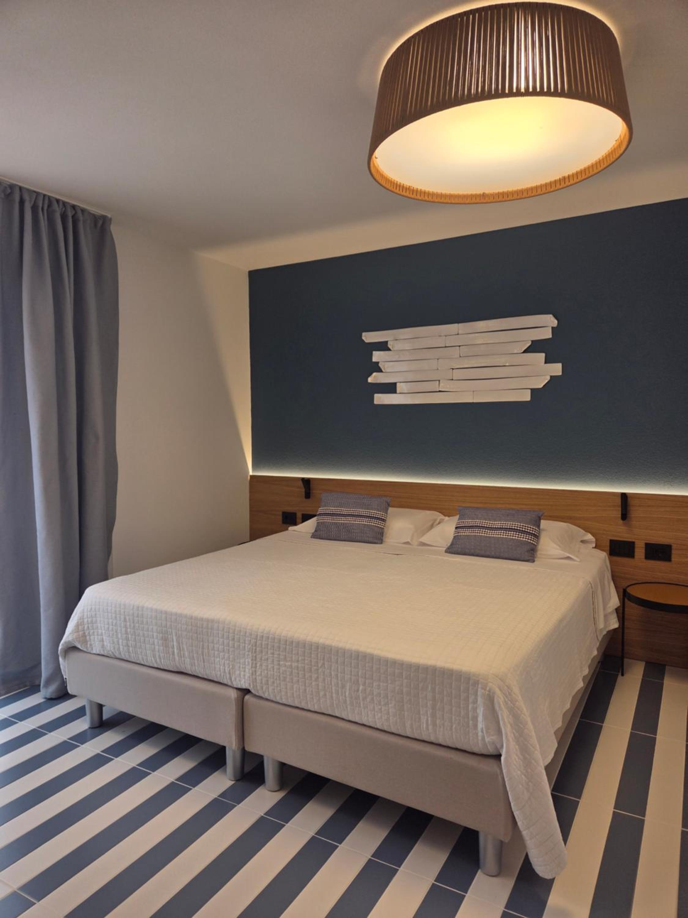 Deluxe King Room photo 3