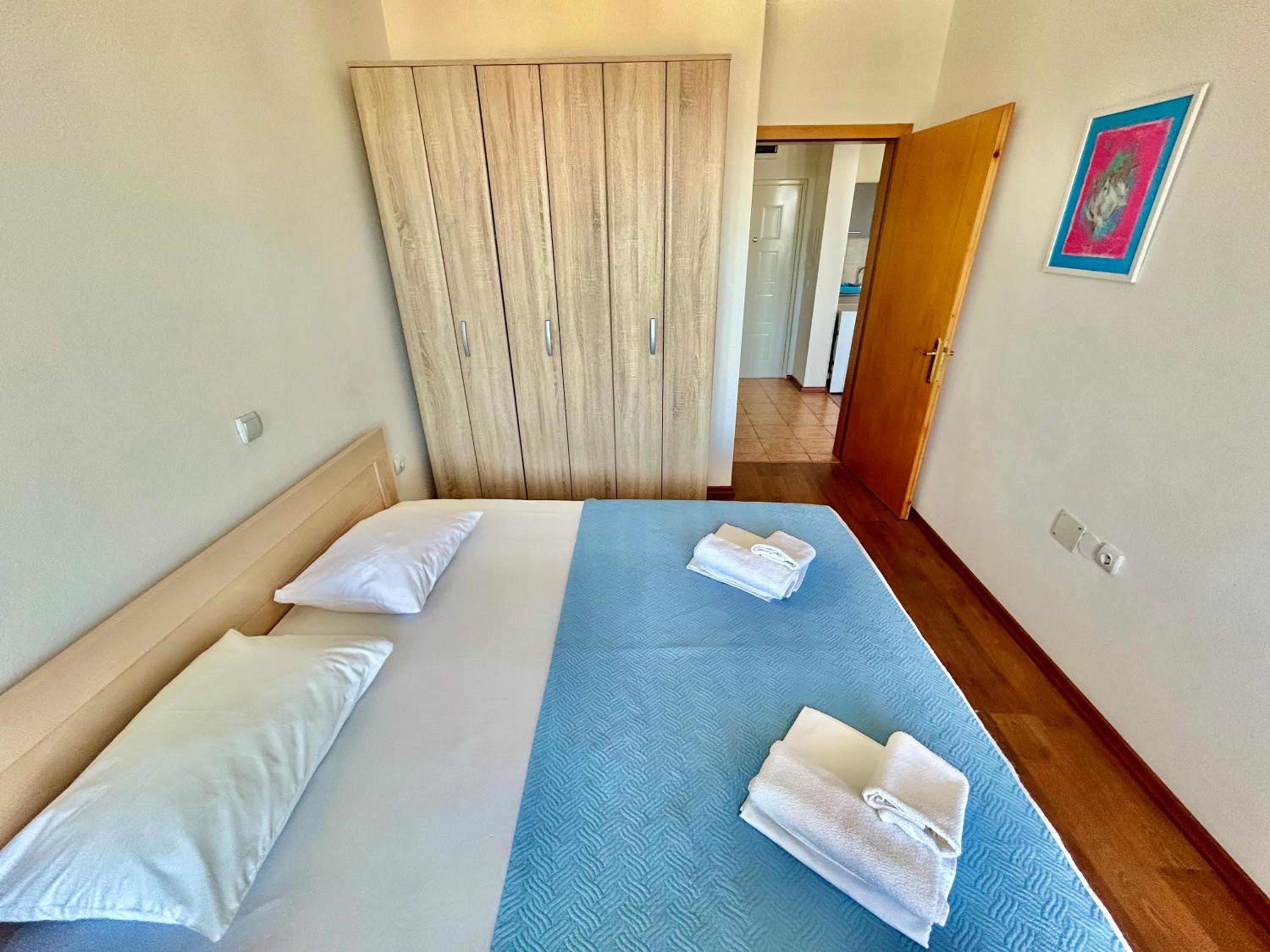 One-Bedroom Apartment with Sea View and Balcony photo 2