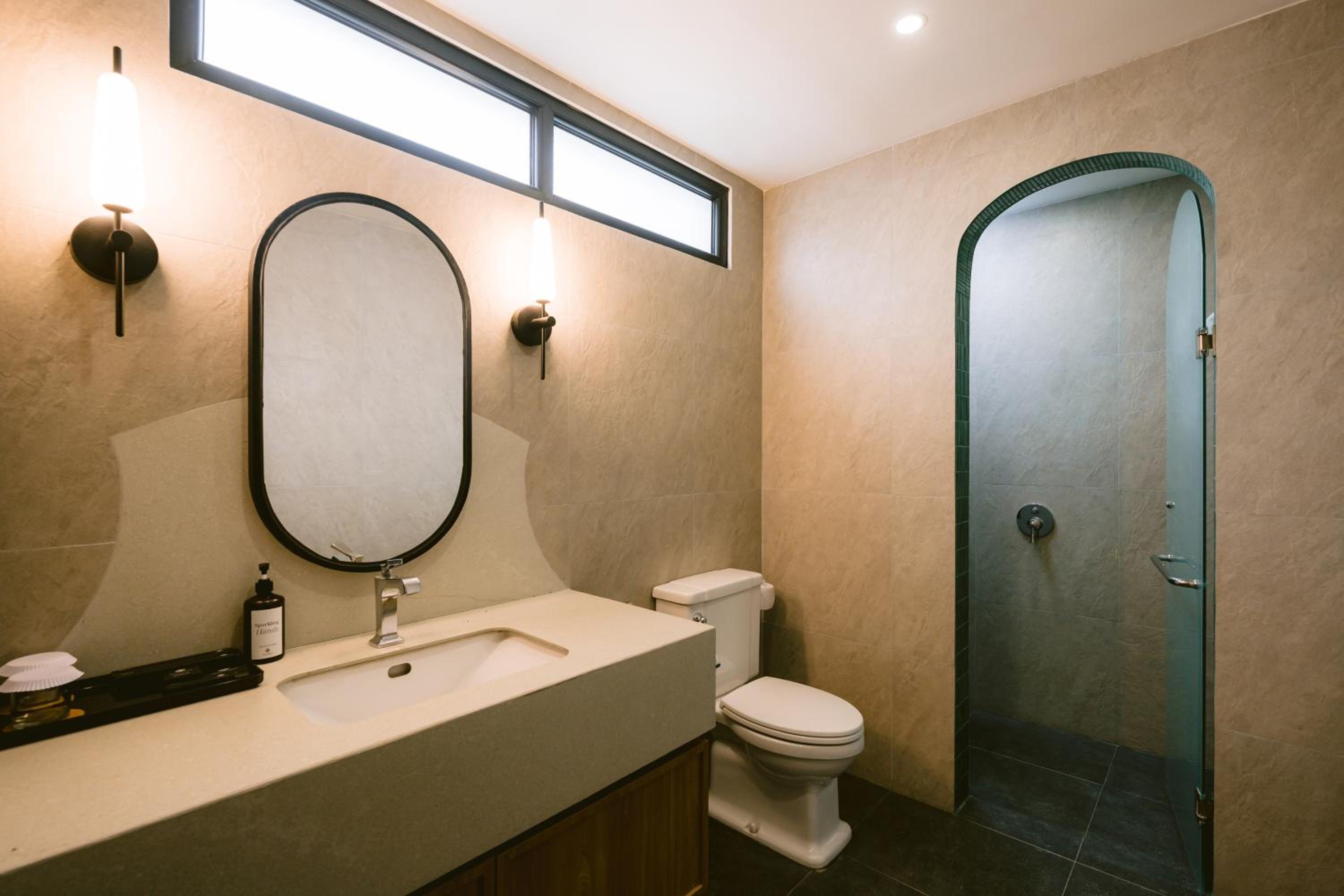 Deluxe Plus King Room - Photo 4