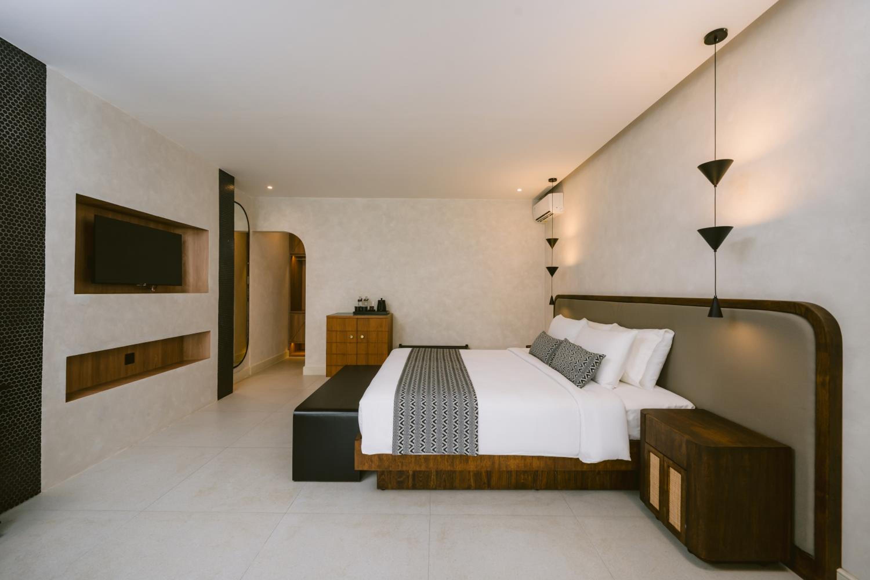 Deluxe Plus King Room - Photo 1