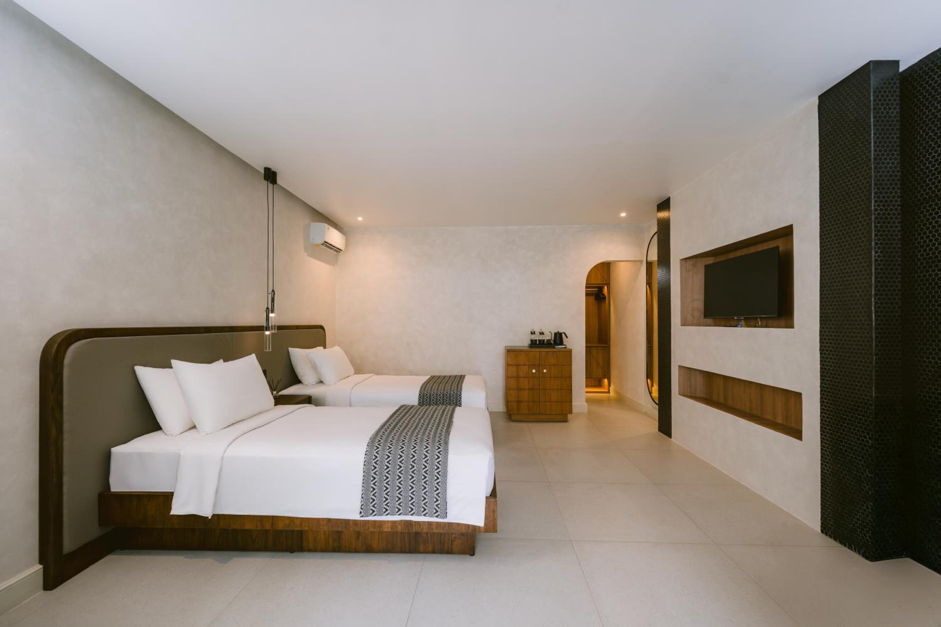 Deluxe Plus Twin Room - Photo 2