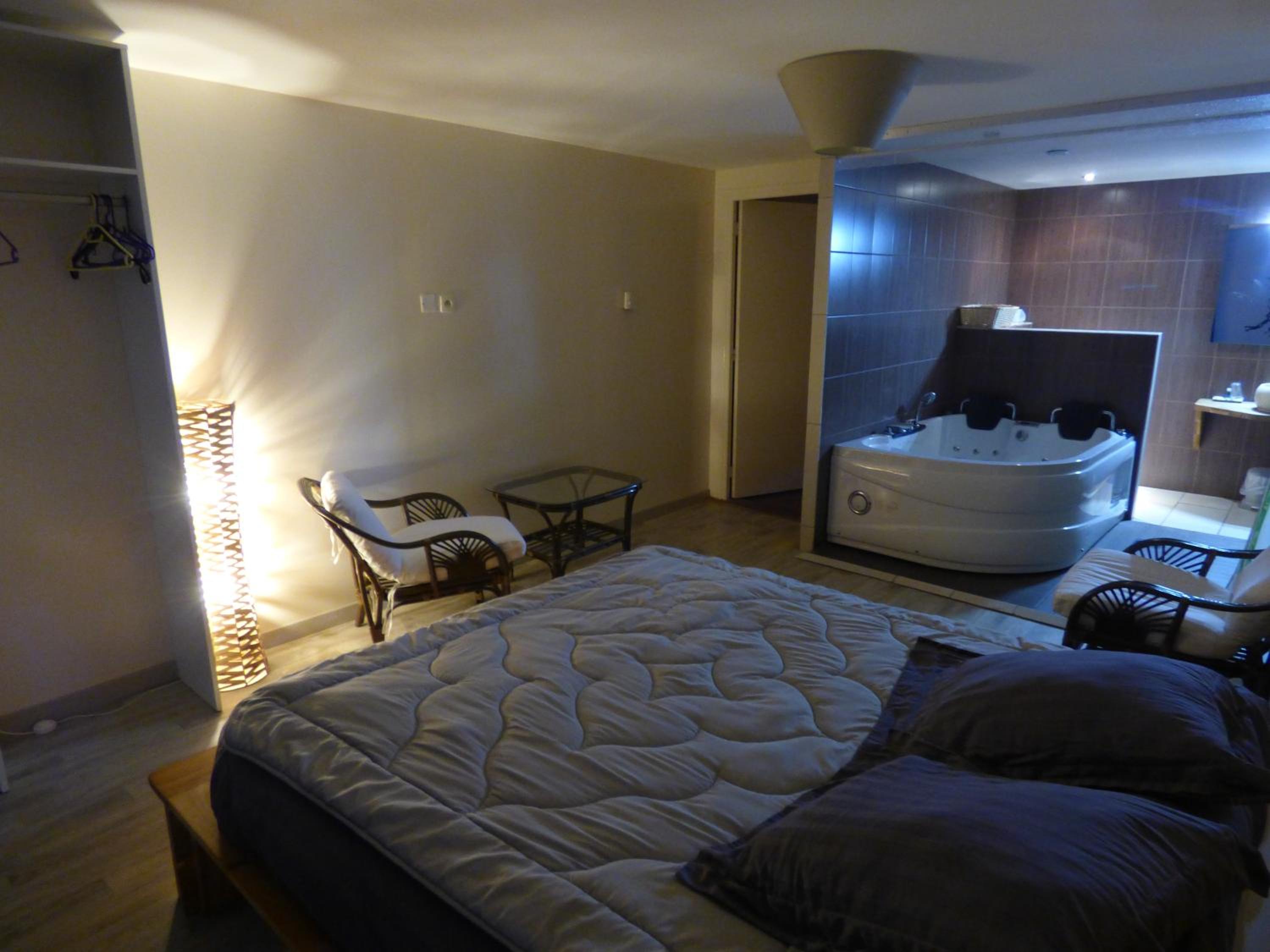 Double Room with Spa Bath photo 1