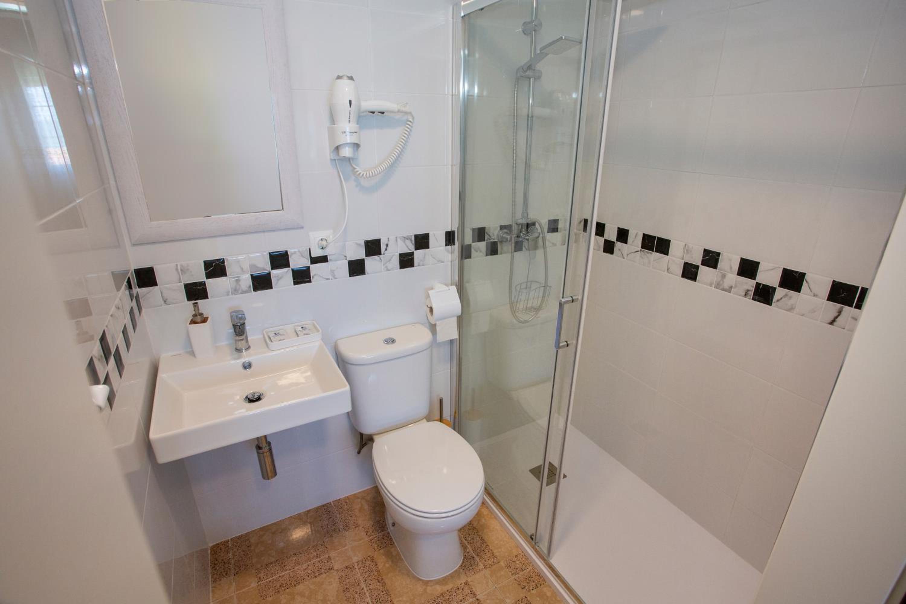 Single Room with Shared Bathroom