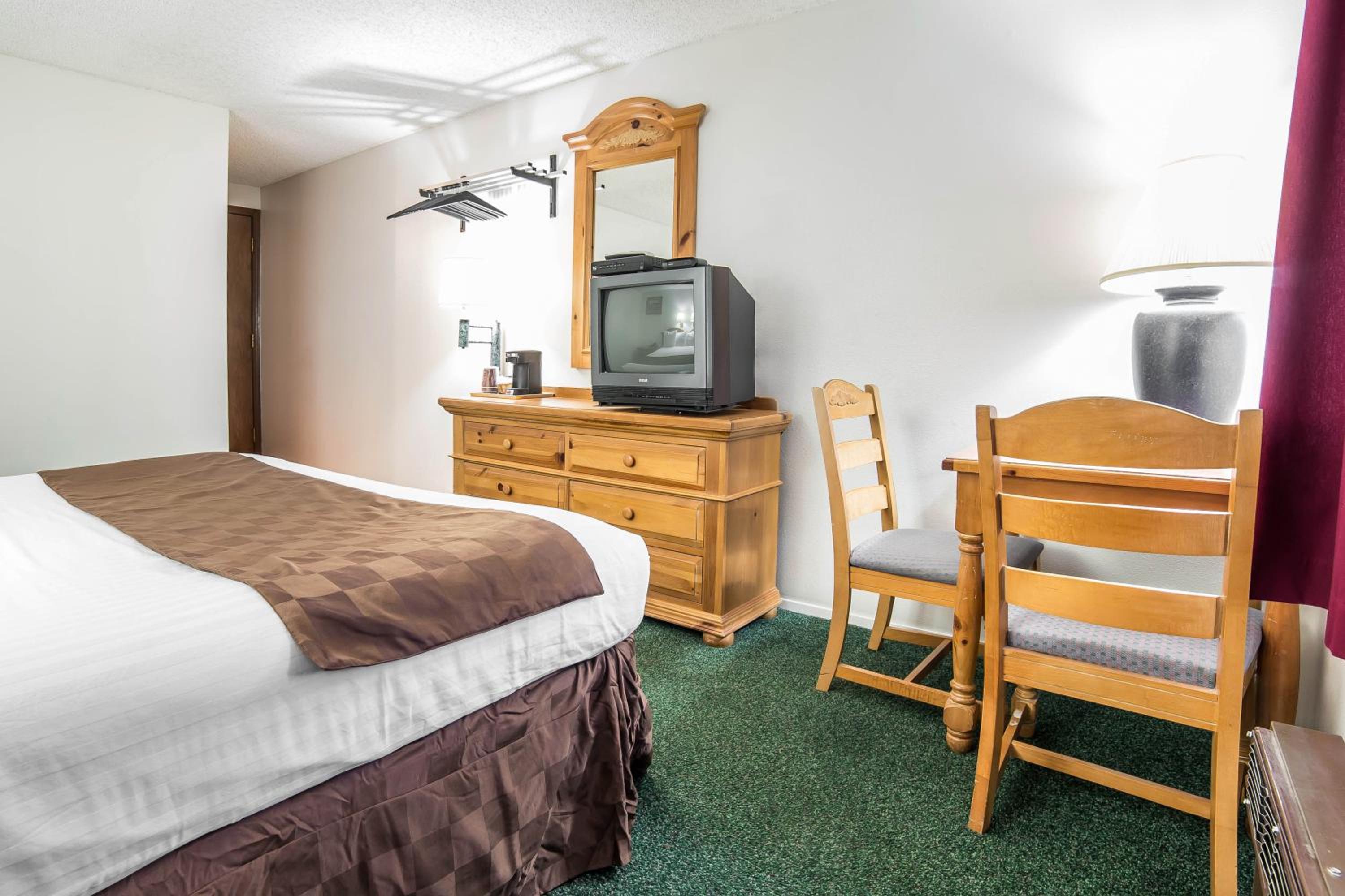 King Room - Non-Smoking photo 1