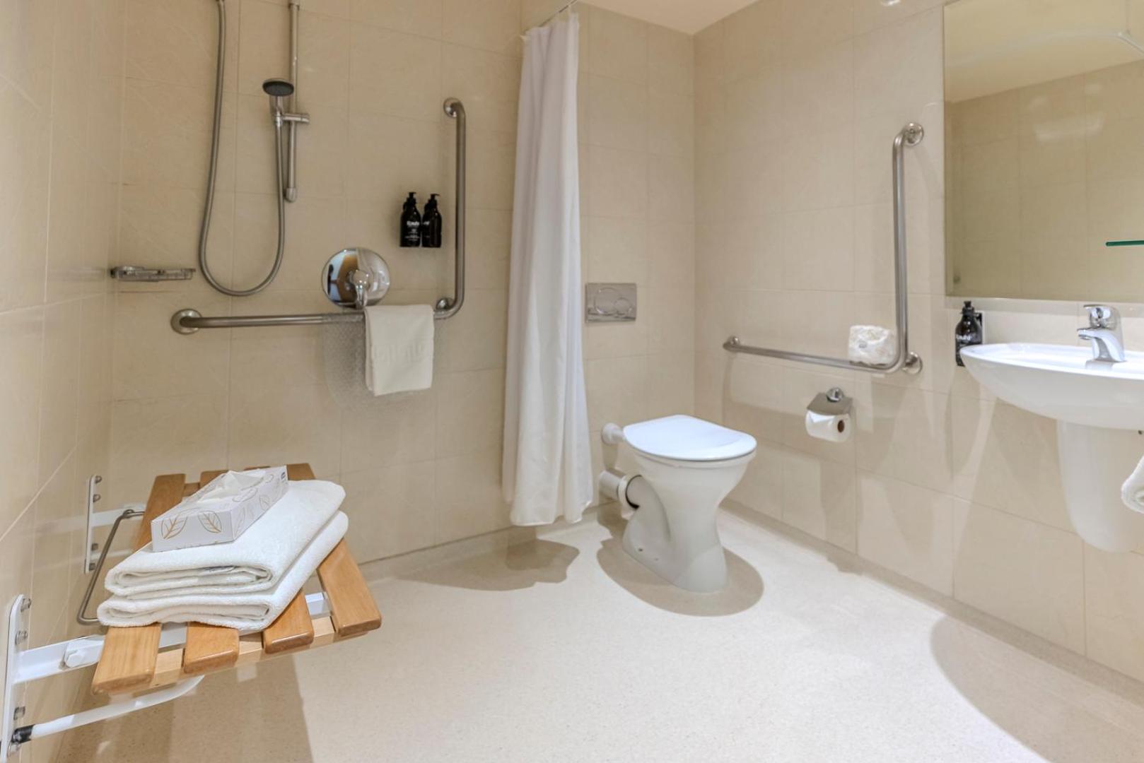 Standard Accessible 1 Double 1 Single  photo 1