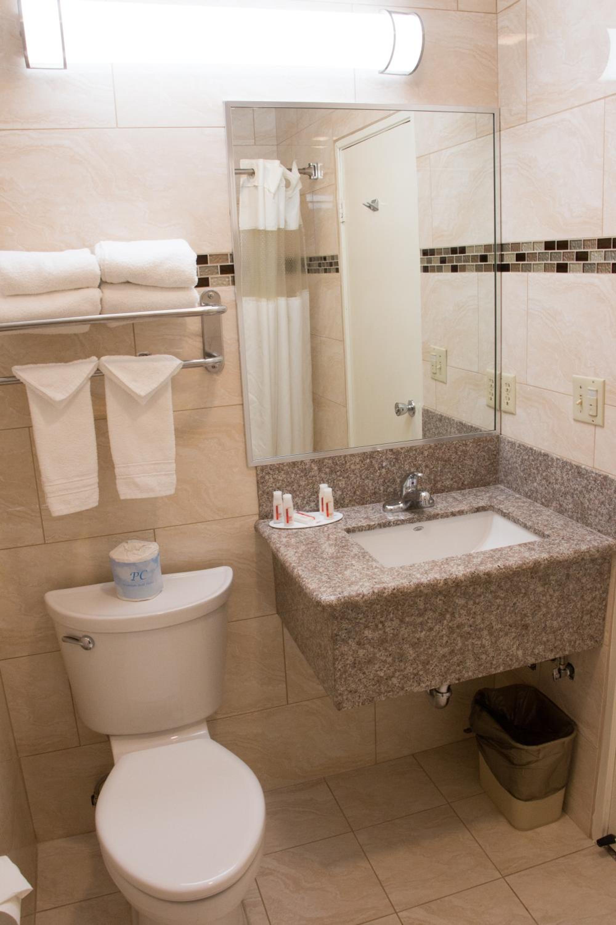 King Room - Non-Smoking - Photo 2