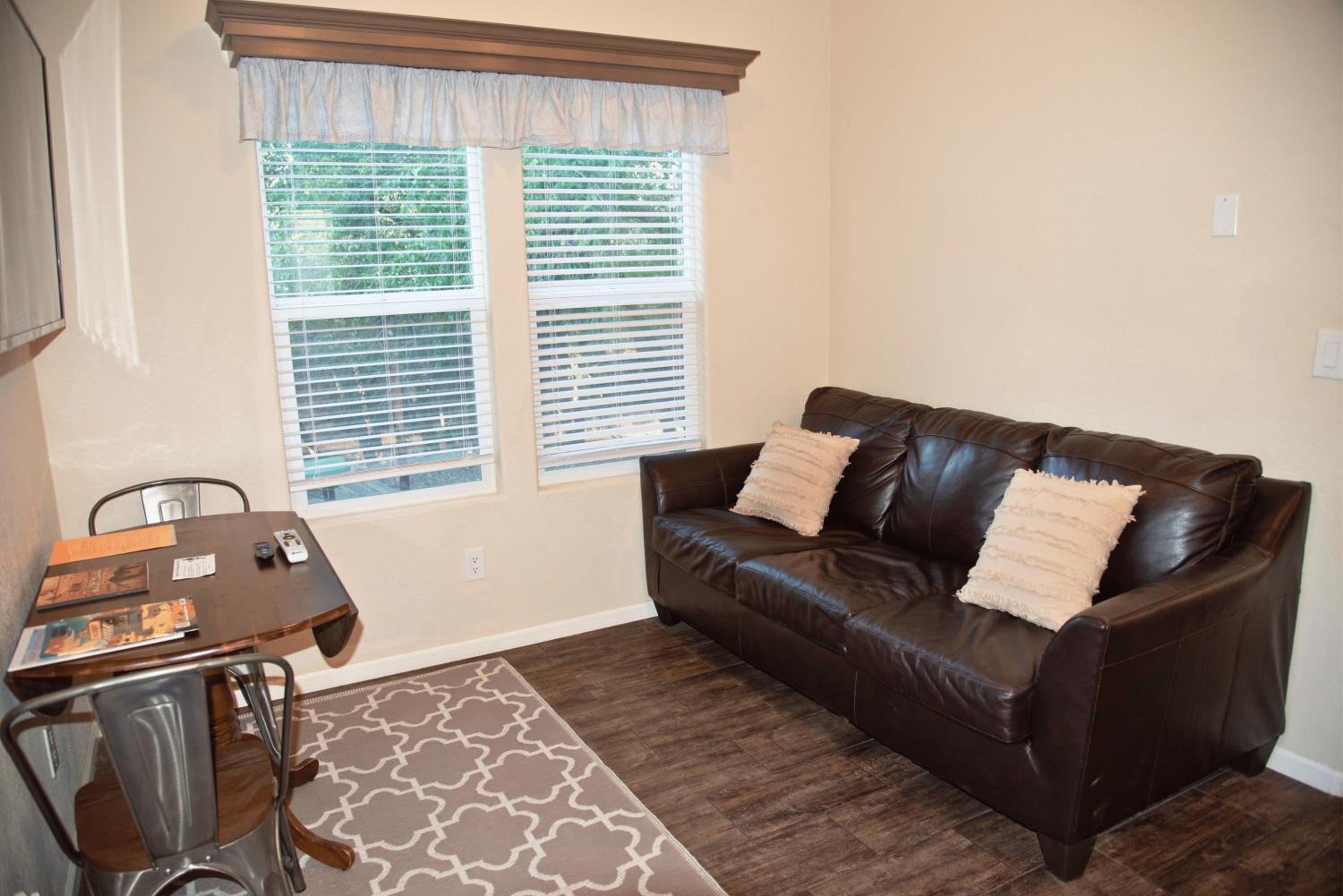 One-Bedroom House photo 2