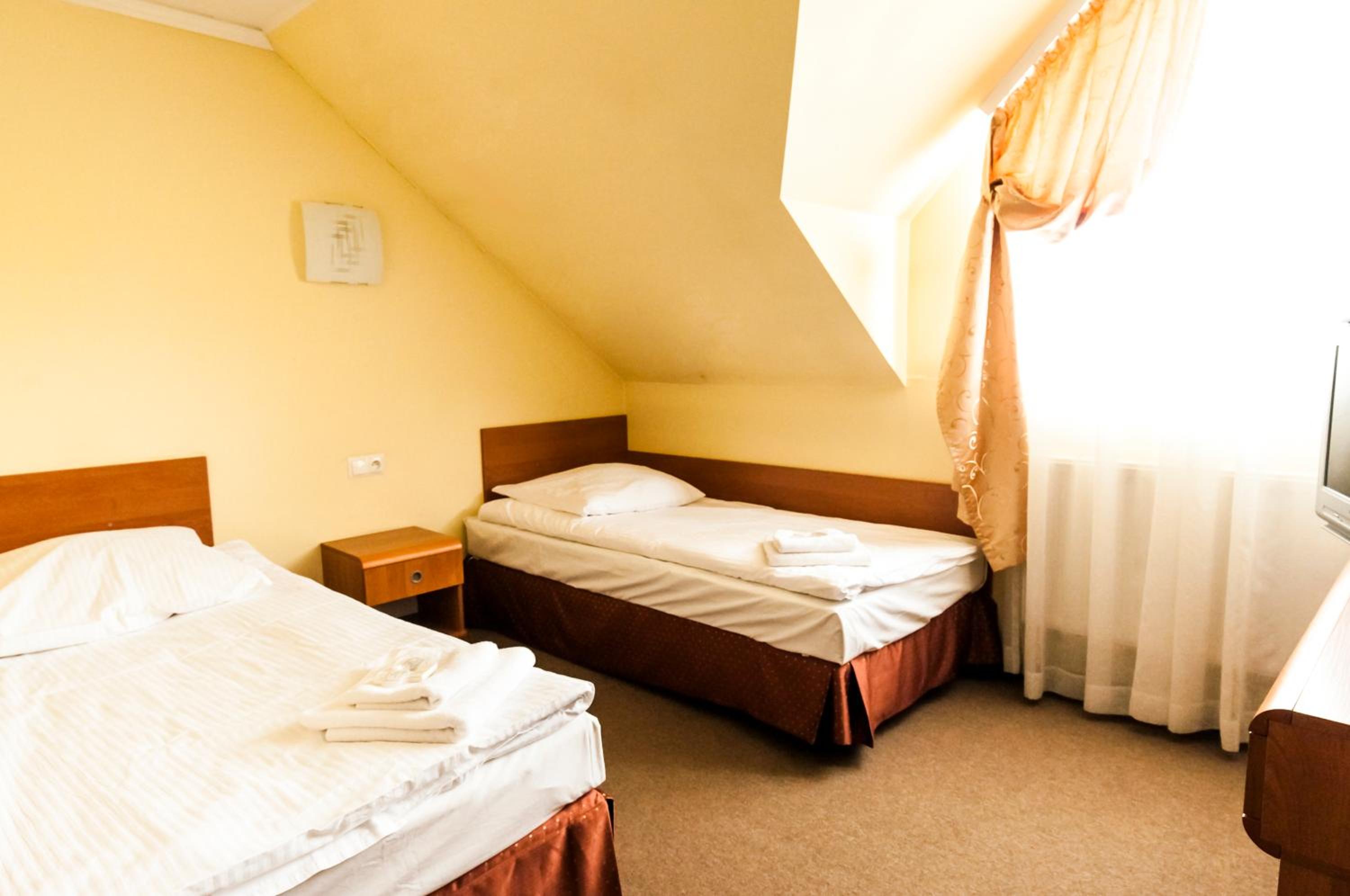 Twin Room - Photo 2