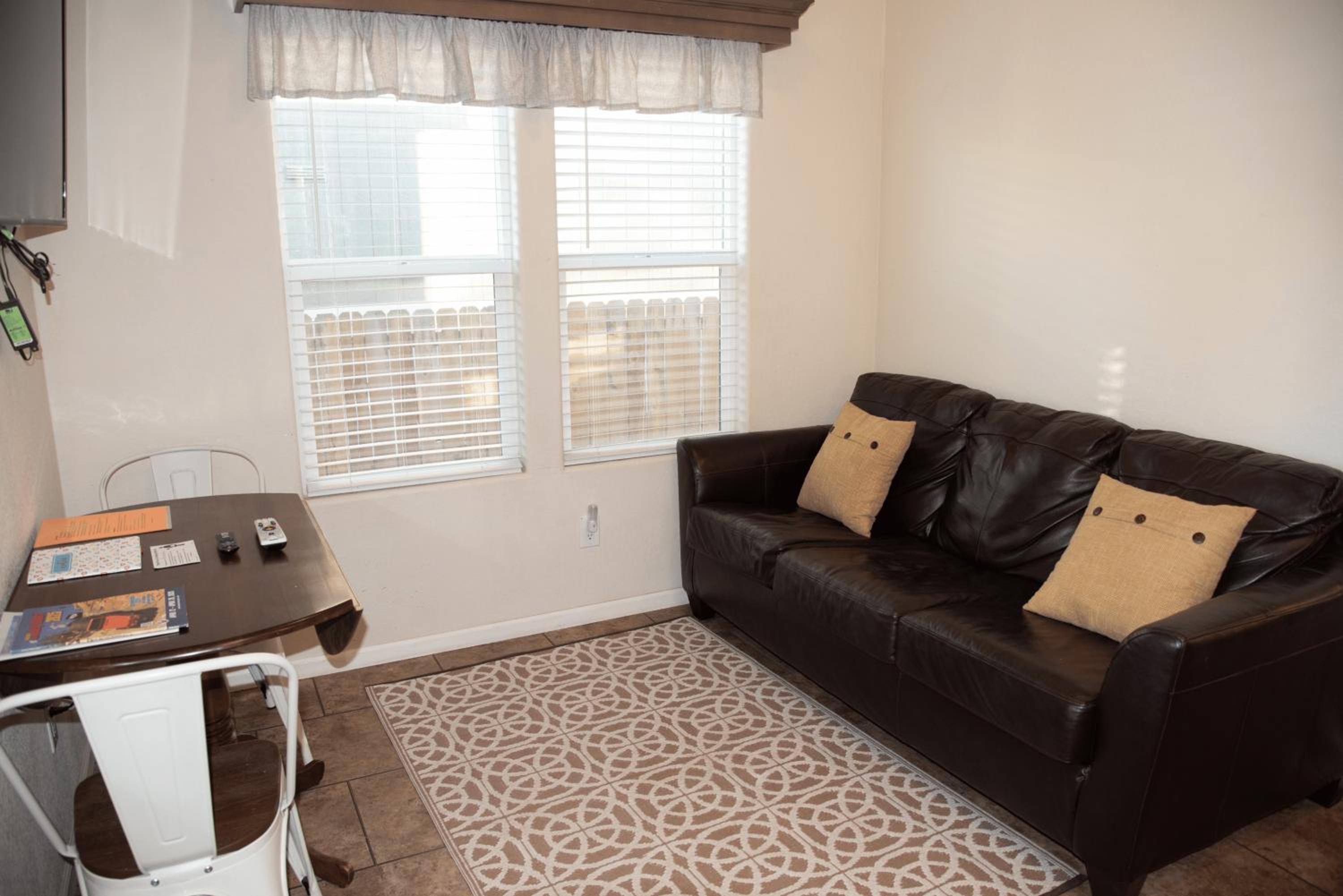 One-Bedroom House photo 2