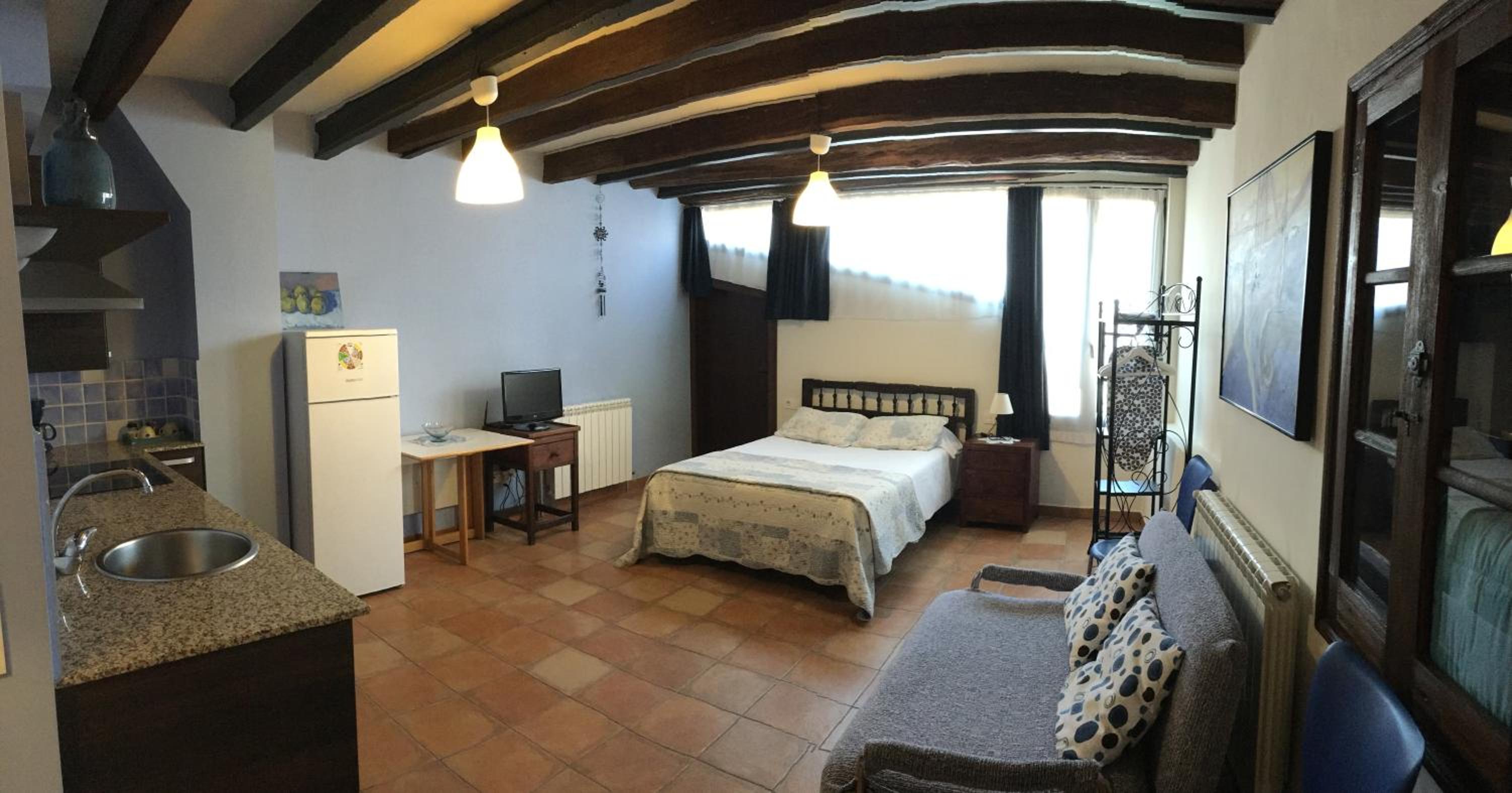 Estudio (2 adultos + 1 niño)