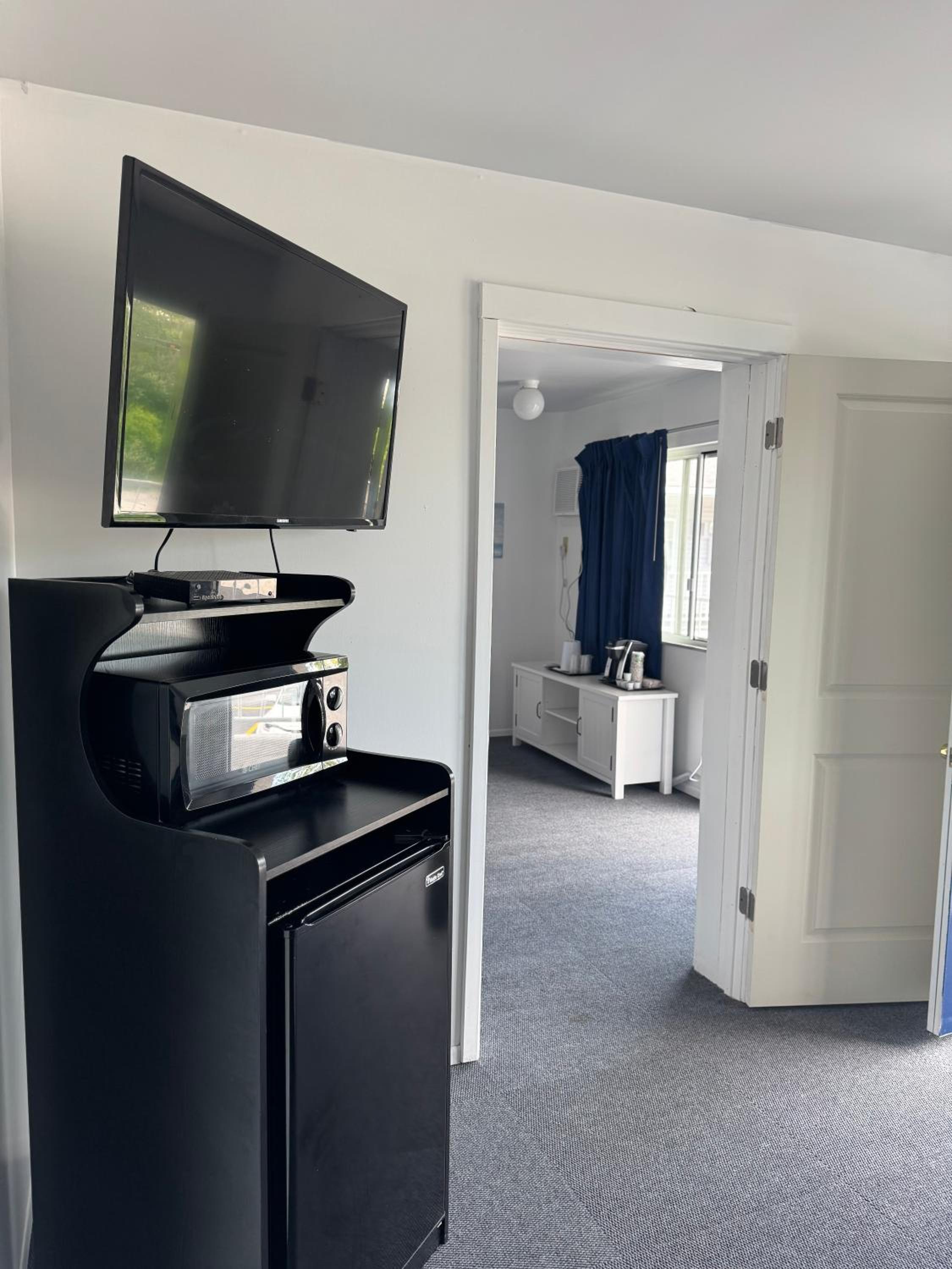 Deluxe Queen Suite photo 3