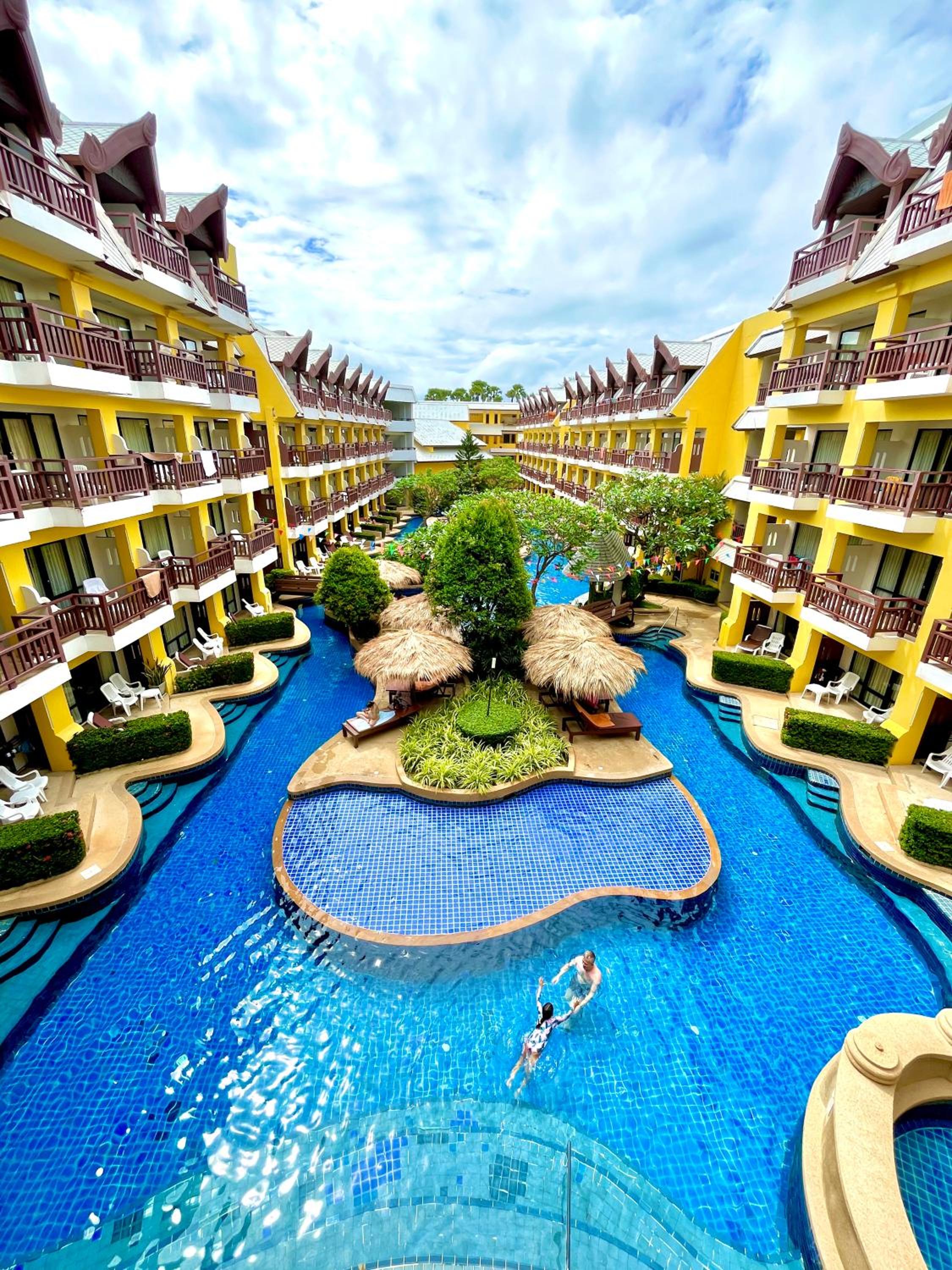 Superior Pool View - Photo 4
