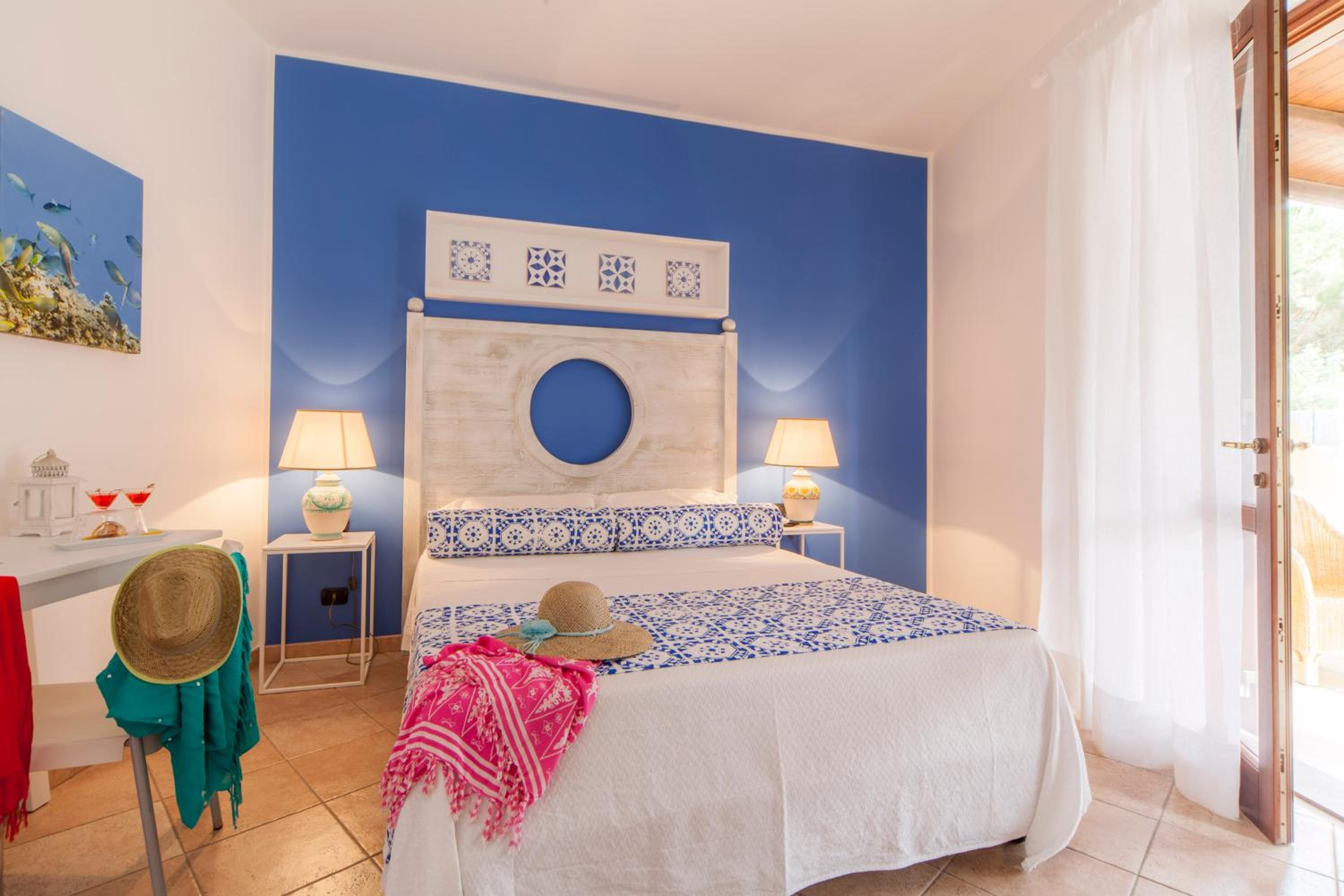 Superior Double or Twin Room with Pool Access - Photo 9