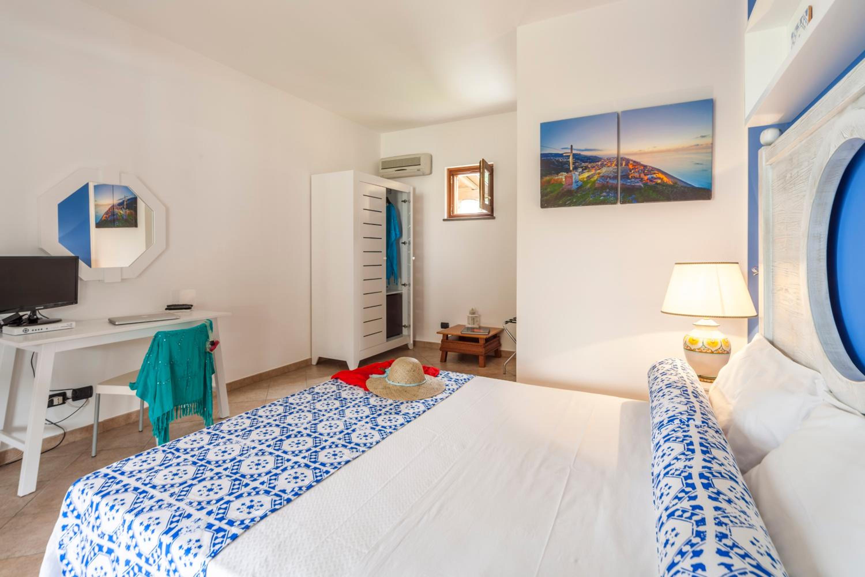 Superior Double or Twin Room with Pool Access - Photo 6